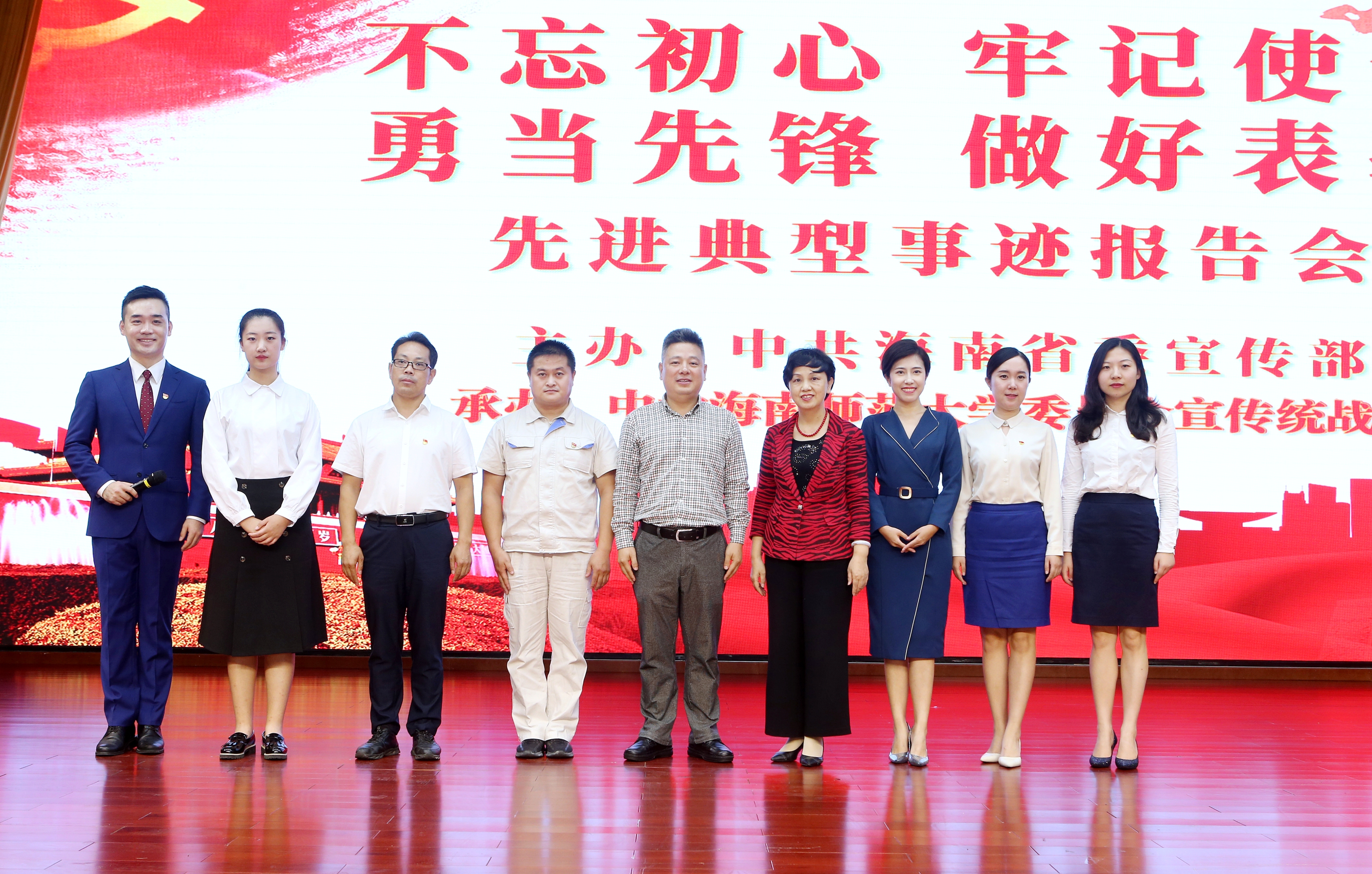 我校两万师生聆听主题教育先进典型事迹宣讲 