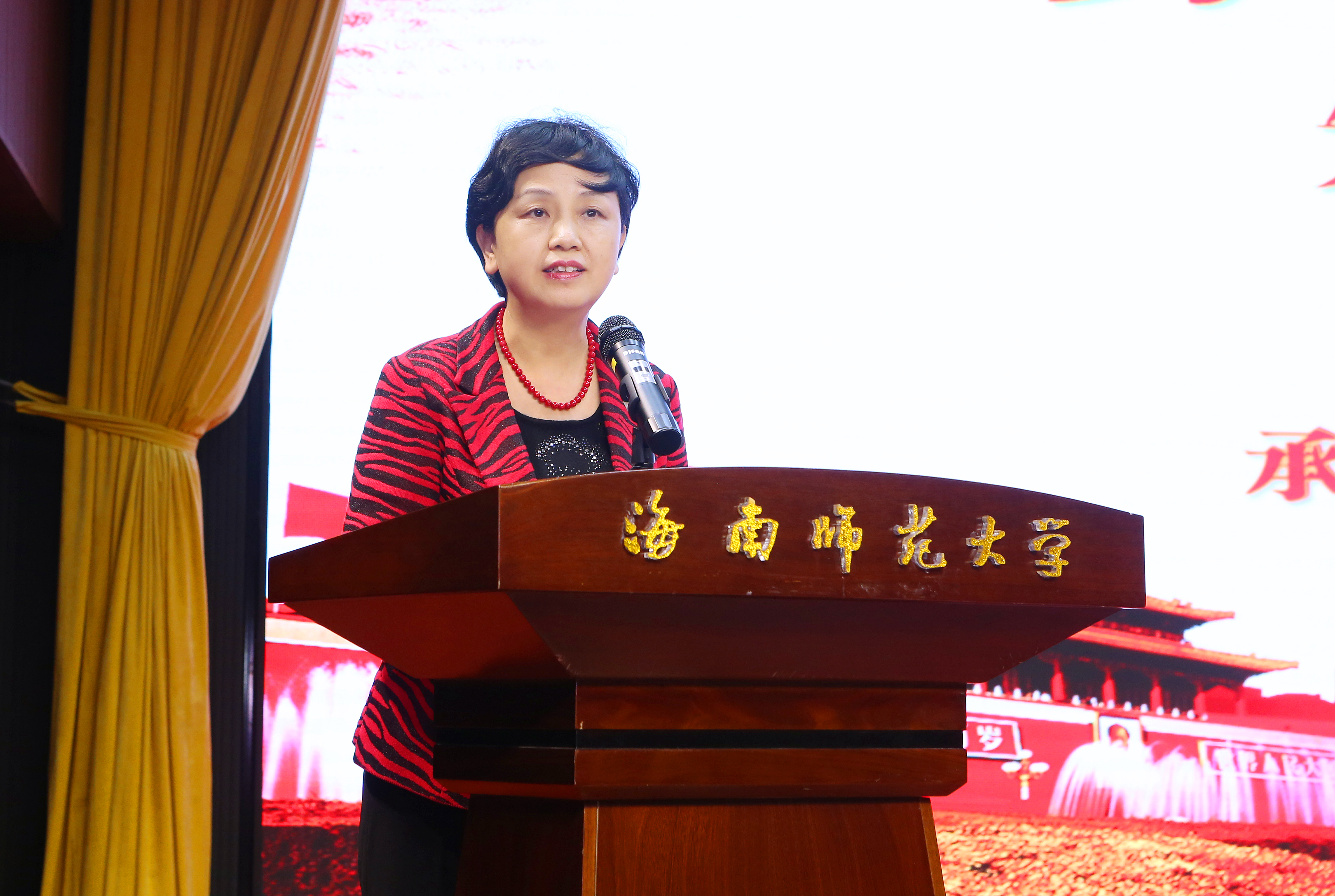 我校两万师生聆听主题教育先进典型事迹宣讲 