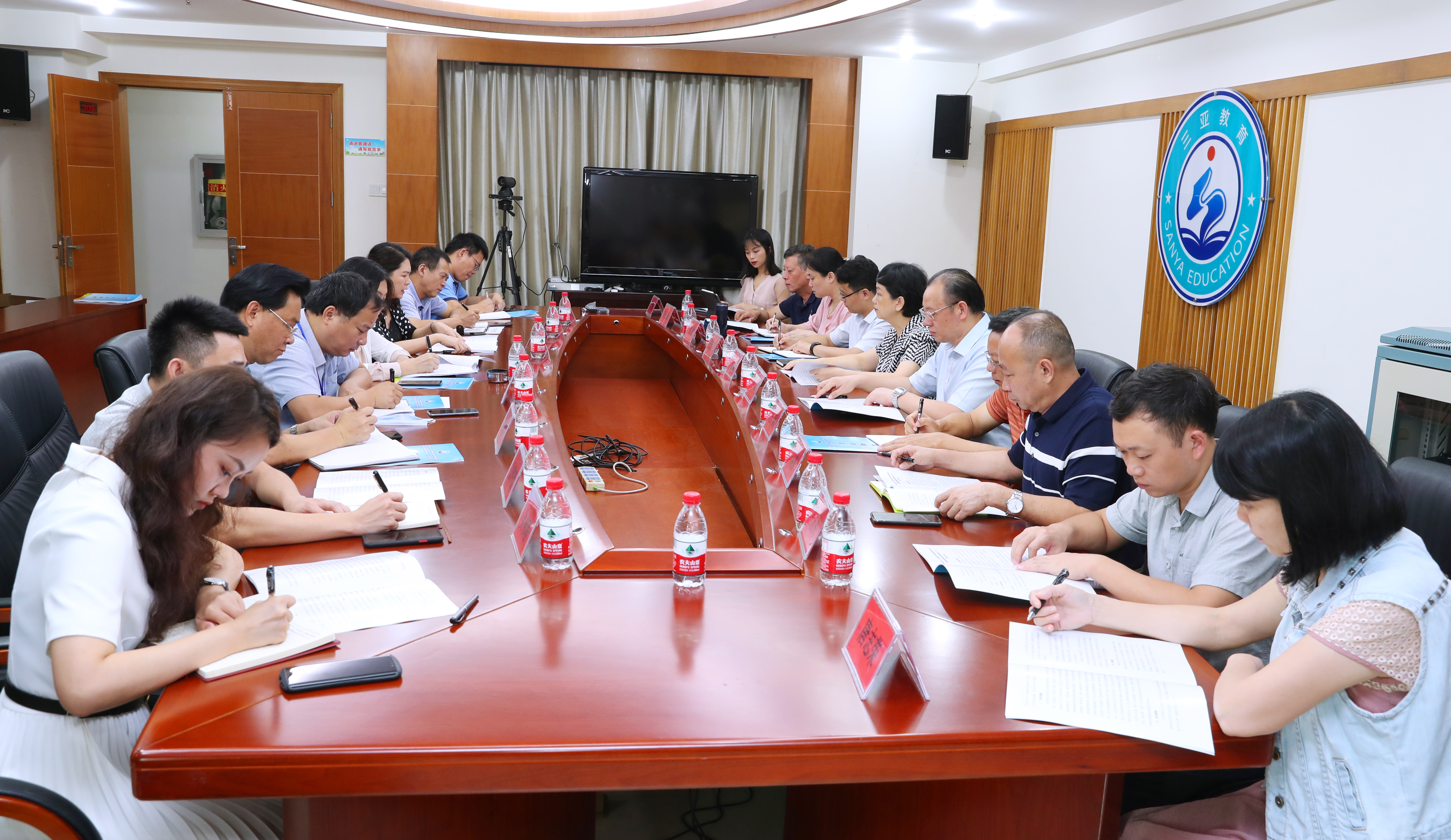 李红梅带队到三亚洽谈创建海南省三亚基础教育改革创新实验区战略合作