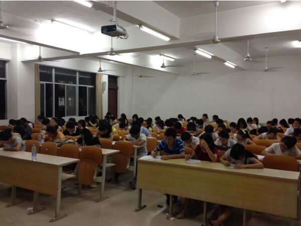 挥洒青春,创出未来————记经管学院“三走”系列活动之第五届征文比赛初赛