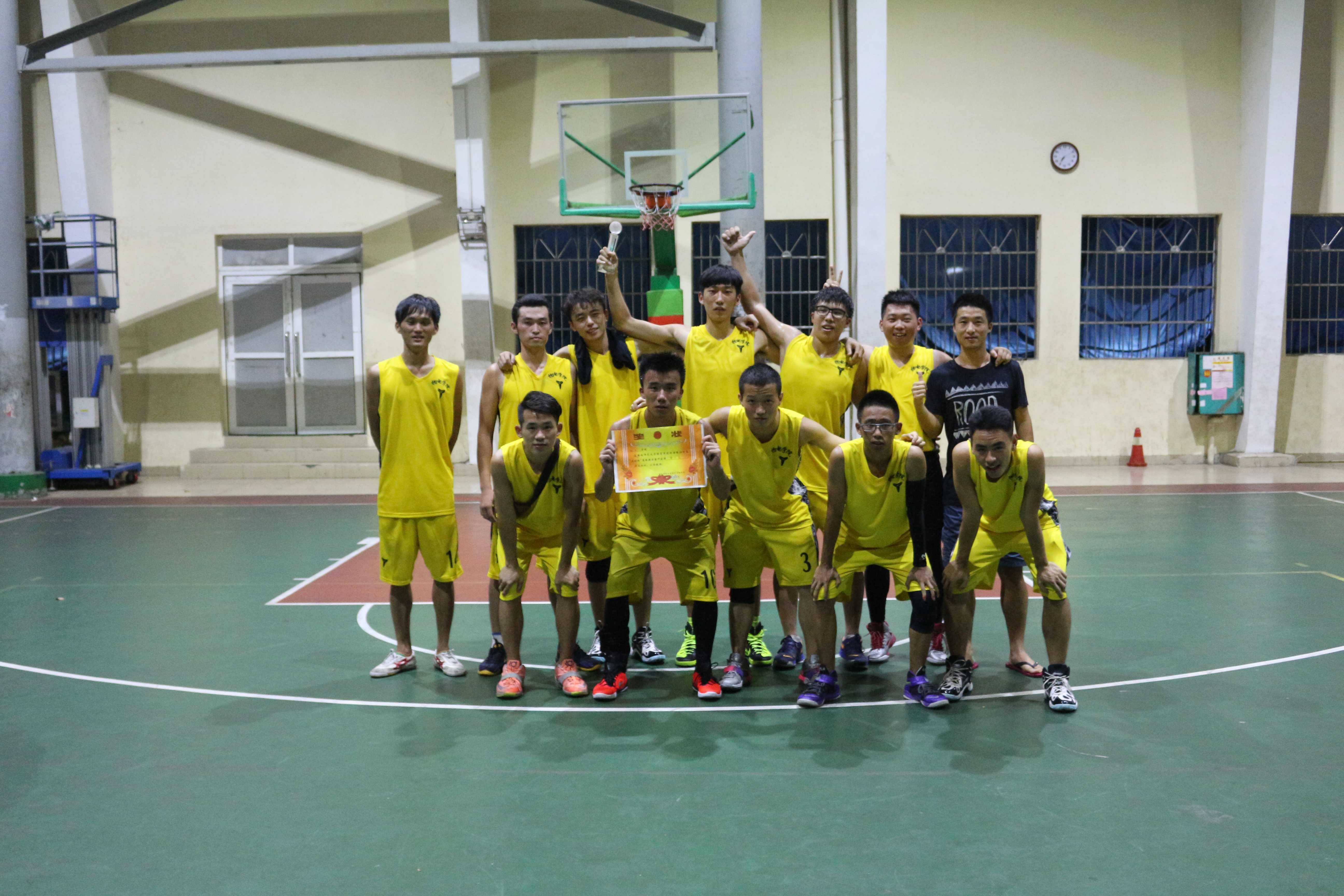 篮球火――记2015年“欢送杯”篮球赛决赛