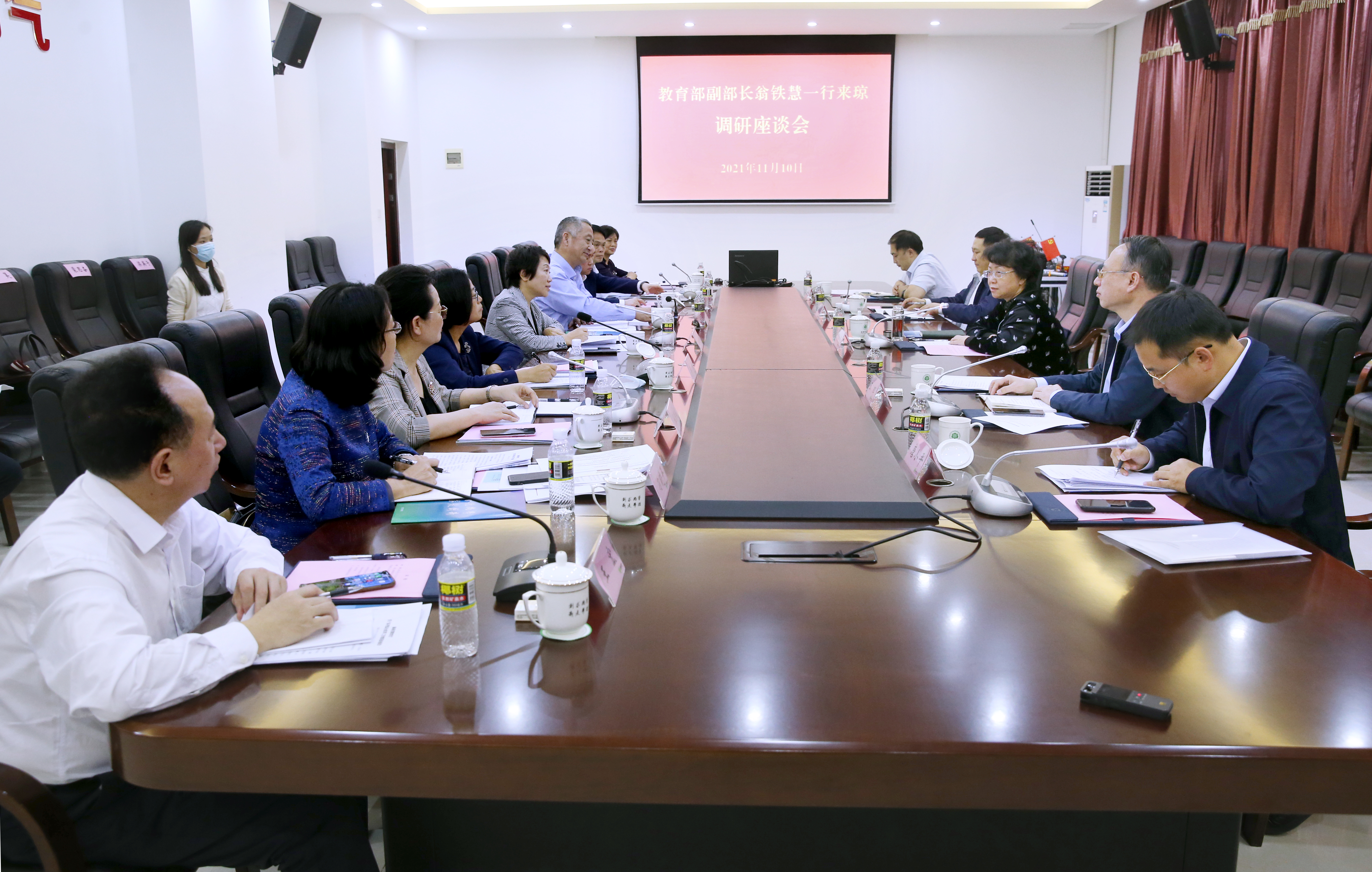 教育部副部长翁铁慧到我校调研就业工作