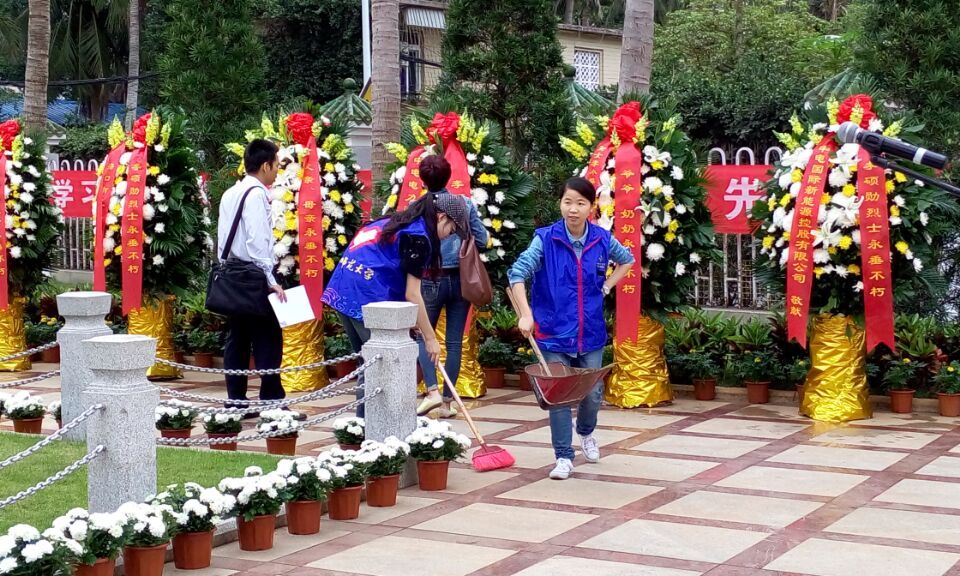 热血丰碑  浩气长存——记地理与旅游学院李硕勋纪念亭缅怀先烈活动