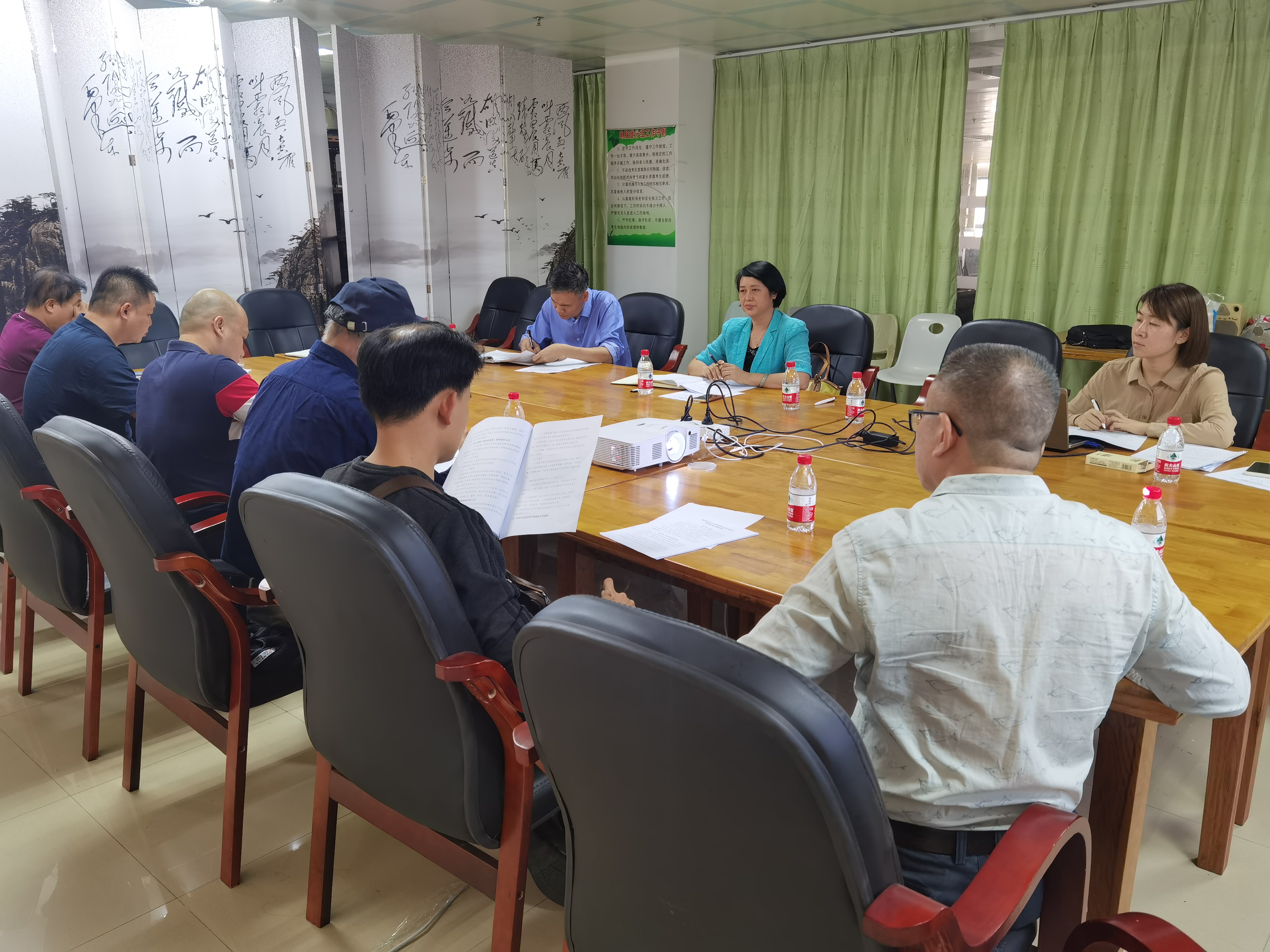 校领导主持召开学校国有资产制度专家论证会