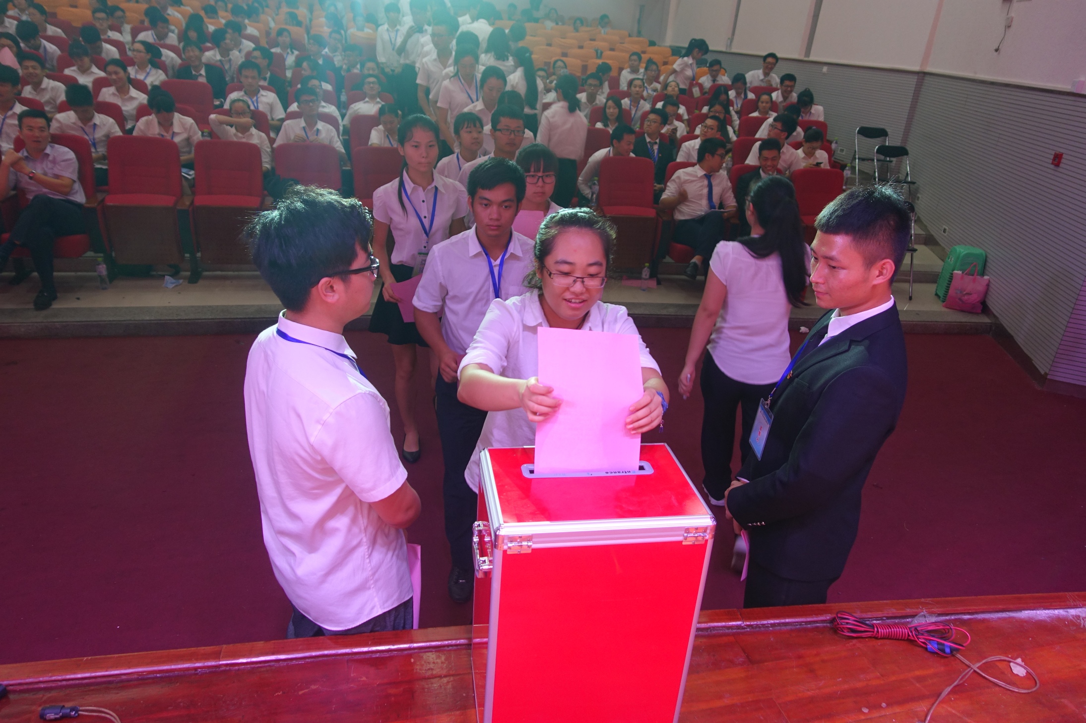 我校召开第二十五次学生代表大会