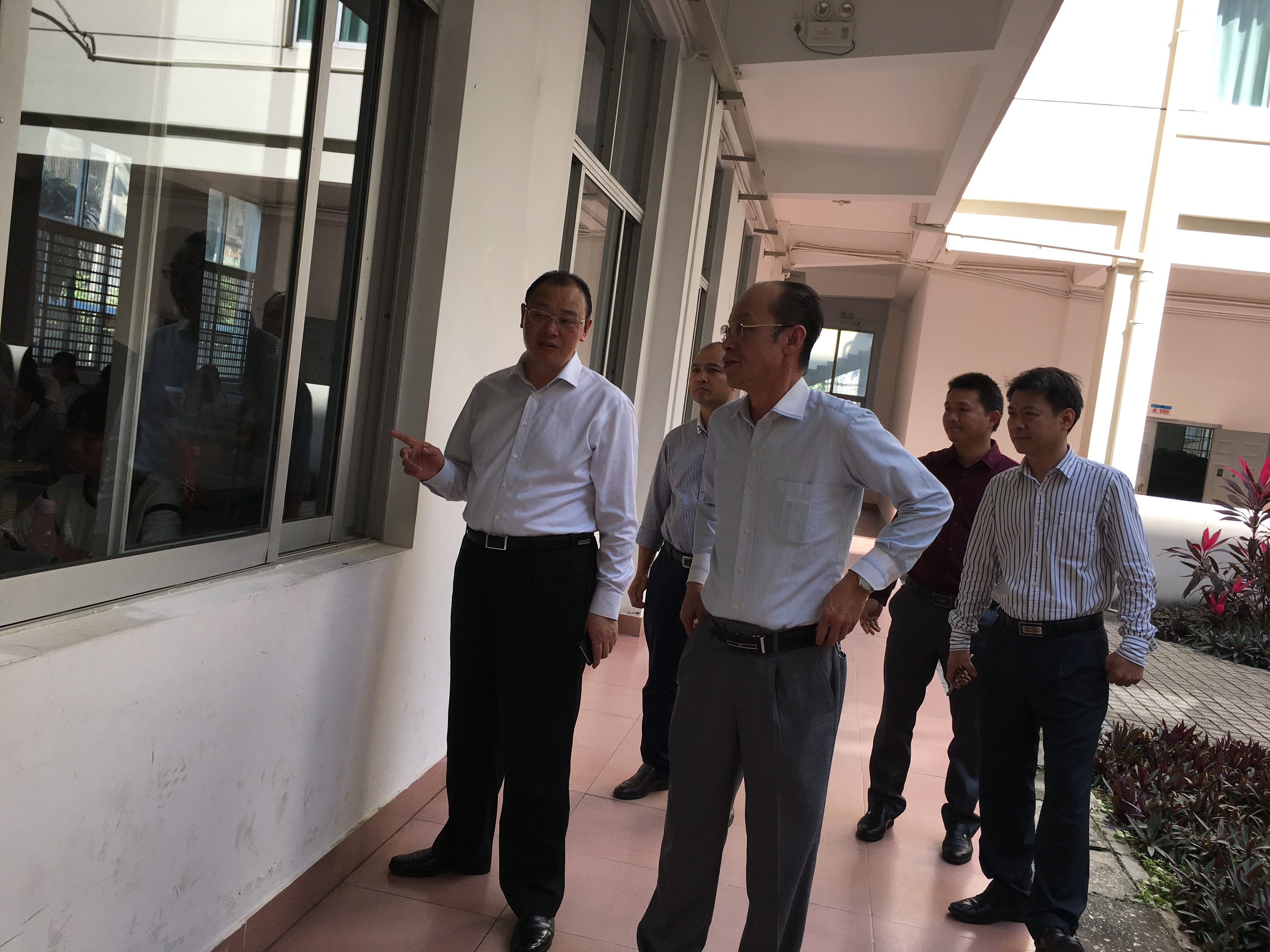 校领导新学期到一线走访调研