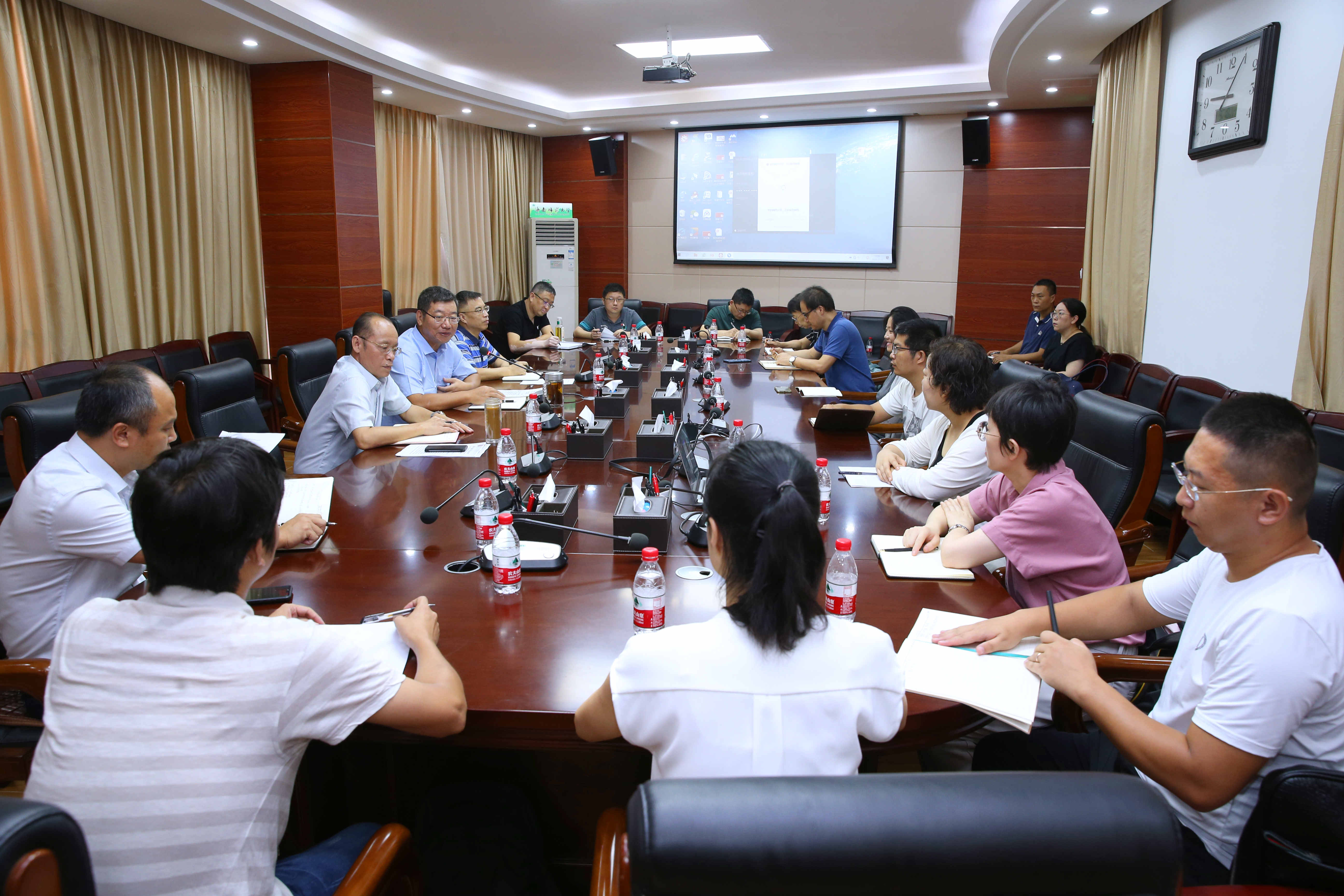 林强主持召开十四五规划教师座谈会