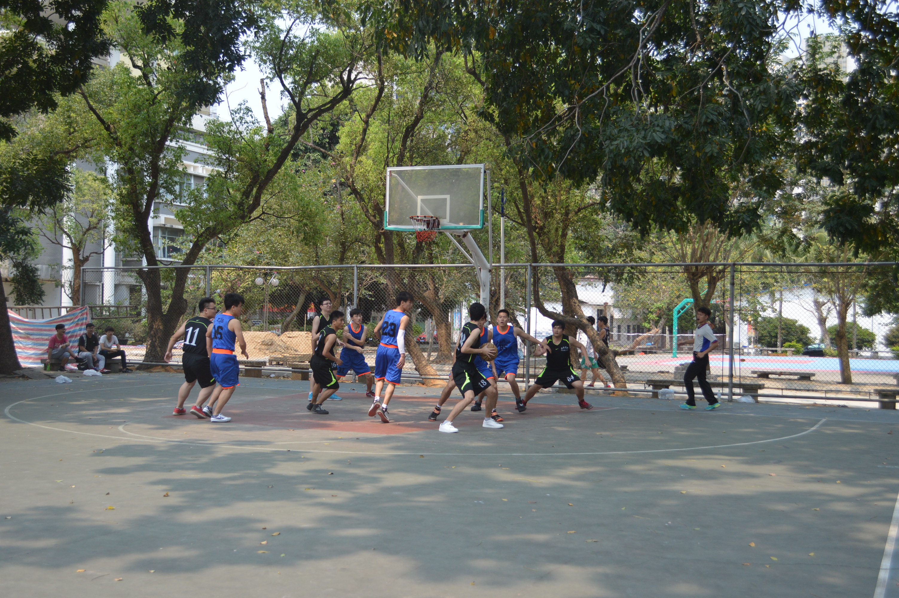 激情碰撞,等你来投--记数学与统计学院“欢送杯”篮球比赛