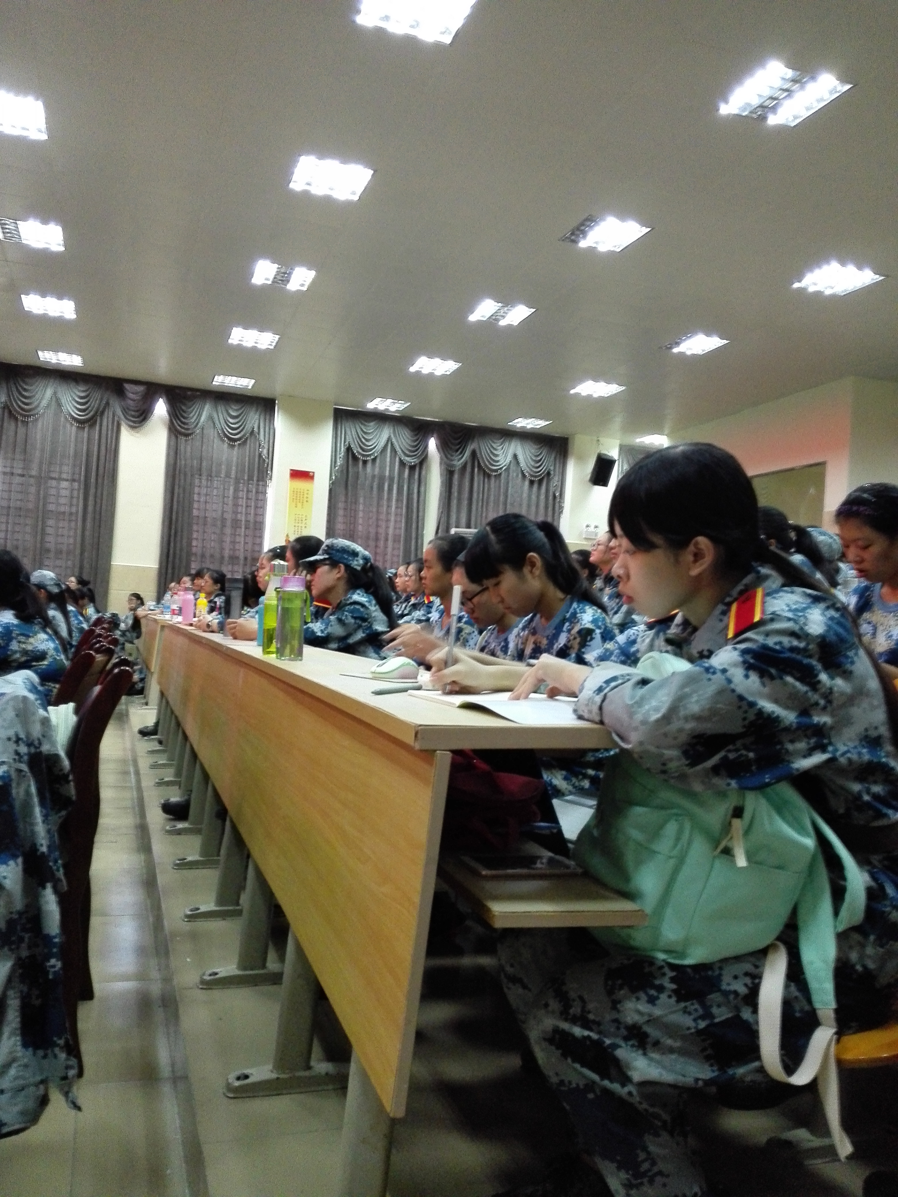 安全心中记 平安伴我行――记外国语学院2016级新生安全教育讲座