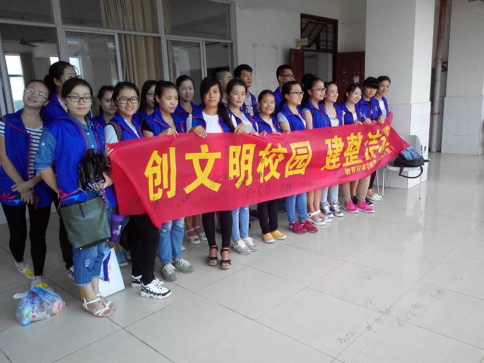 教育科学学院举办课桌文化节