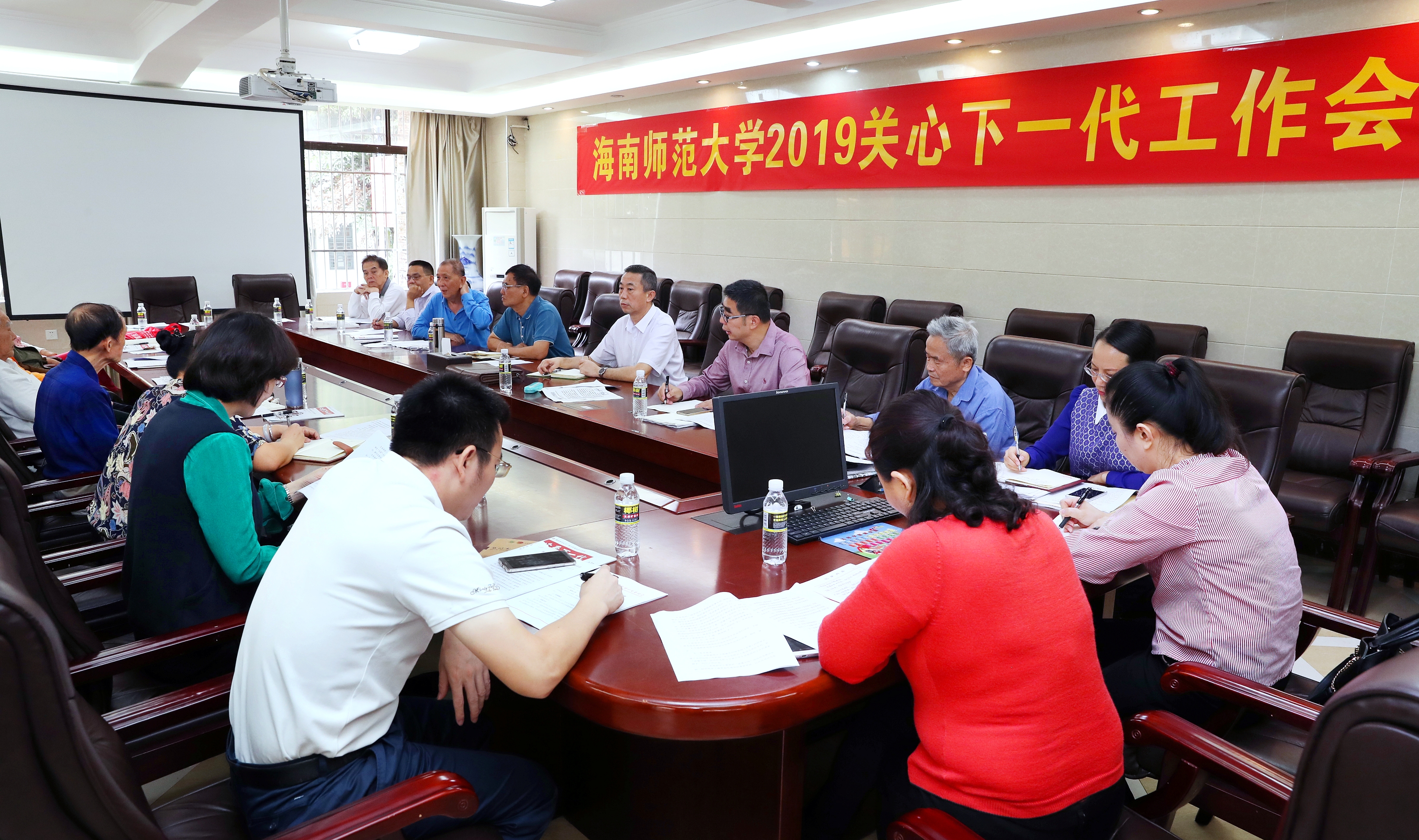 我校关工委召开会议部署&quot 读懂中国&quot 活动