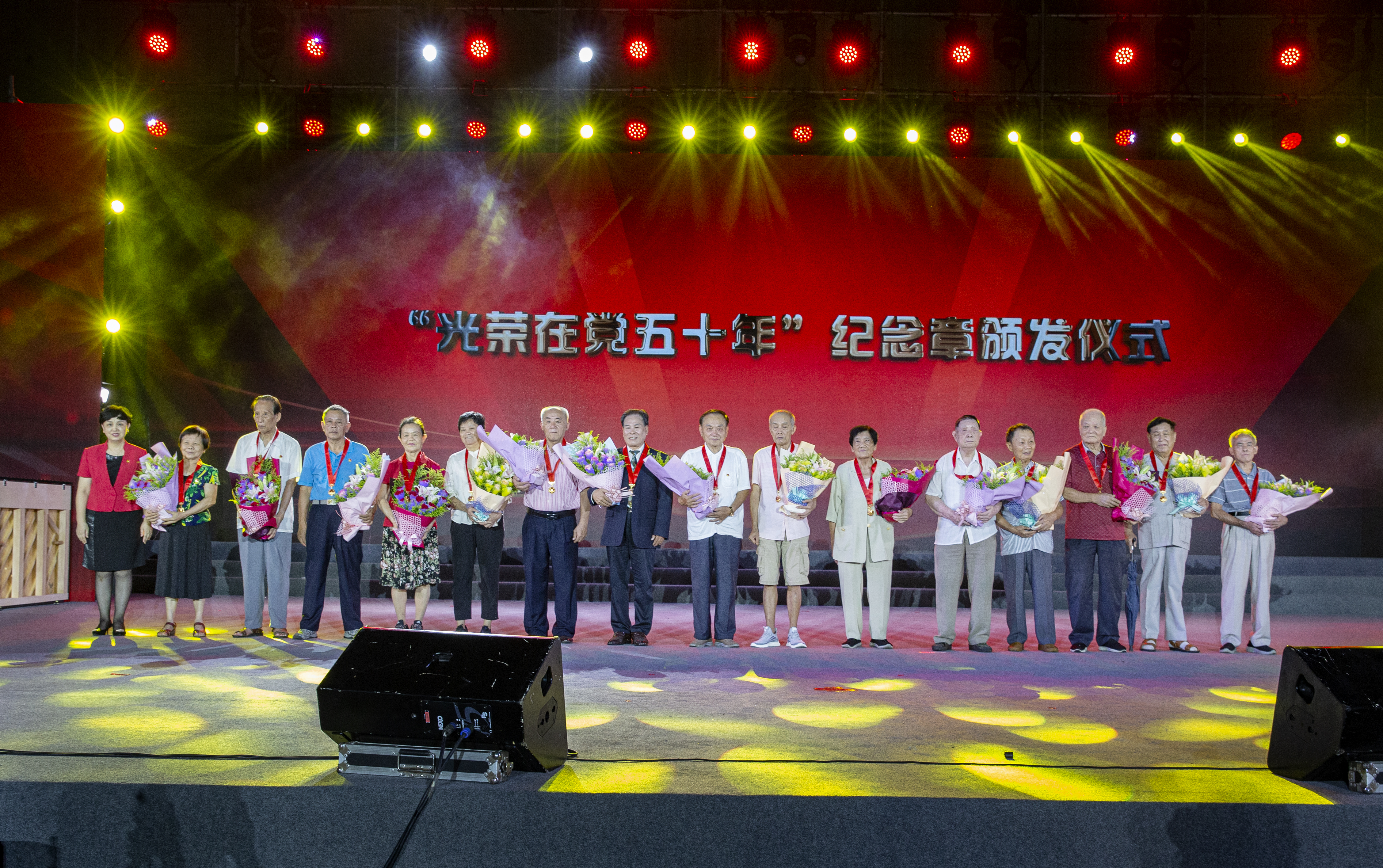 “百年奋进铸辉煌，师生同心续华章”――我校举办庆祝中国共产党建党100周年文艺晚会暨七一表彰会