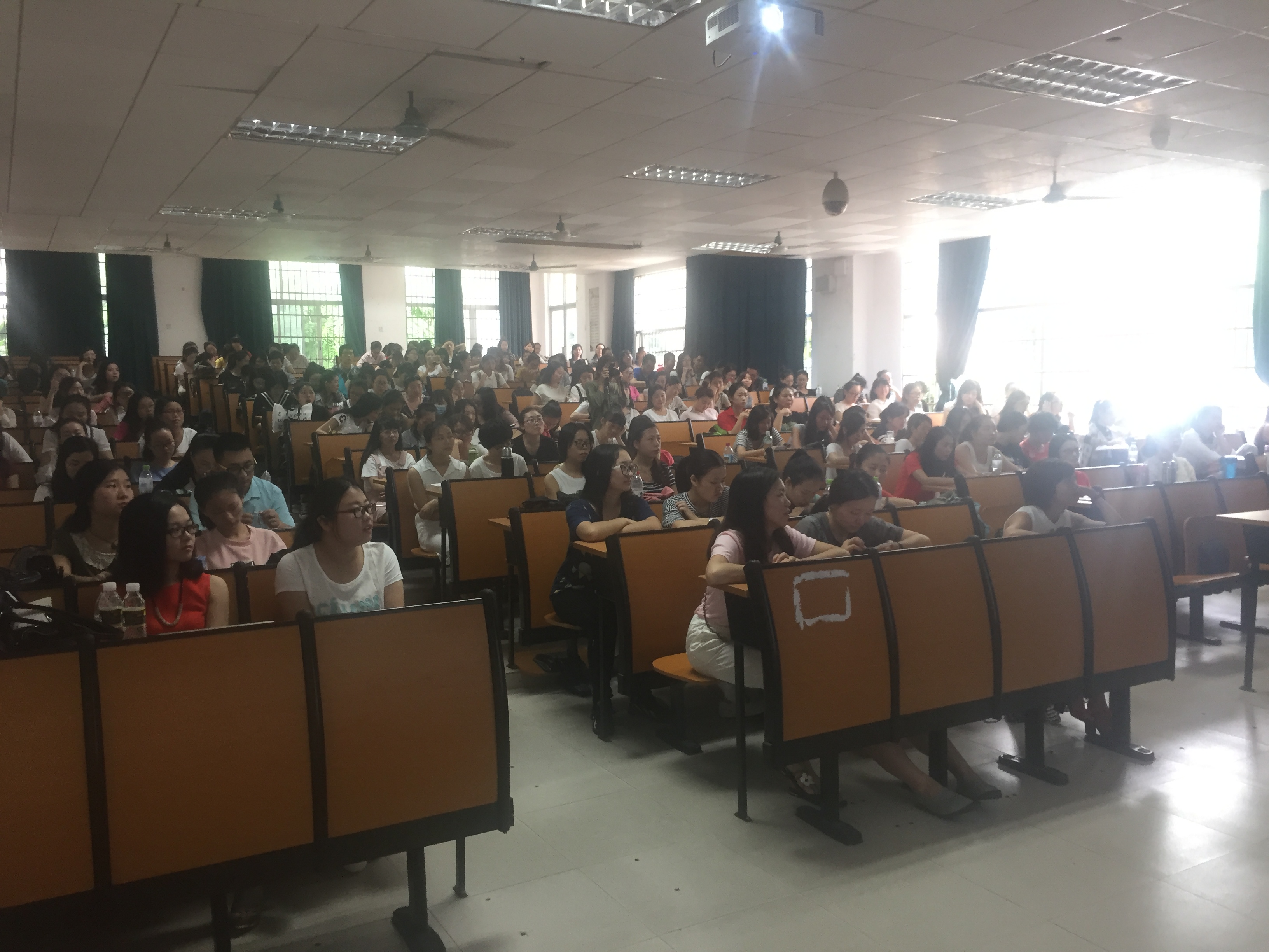 教育与心理学院召开2016届毕业生毕业教育大会