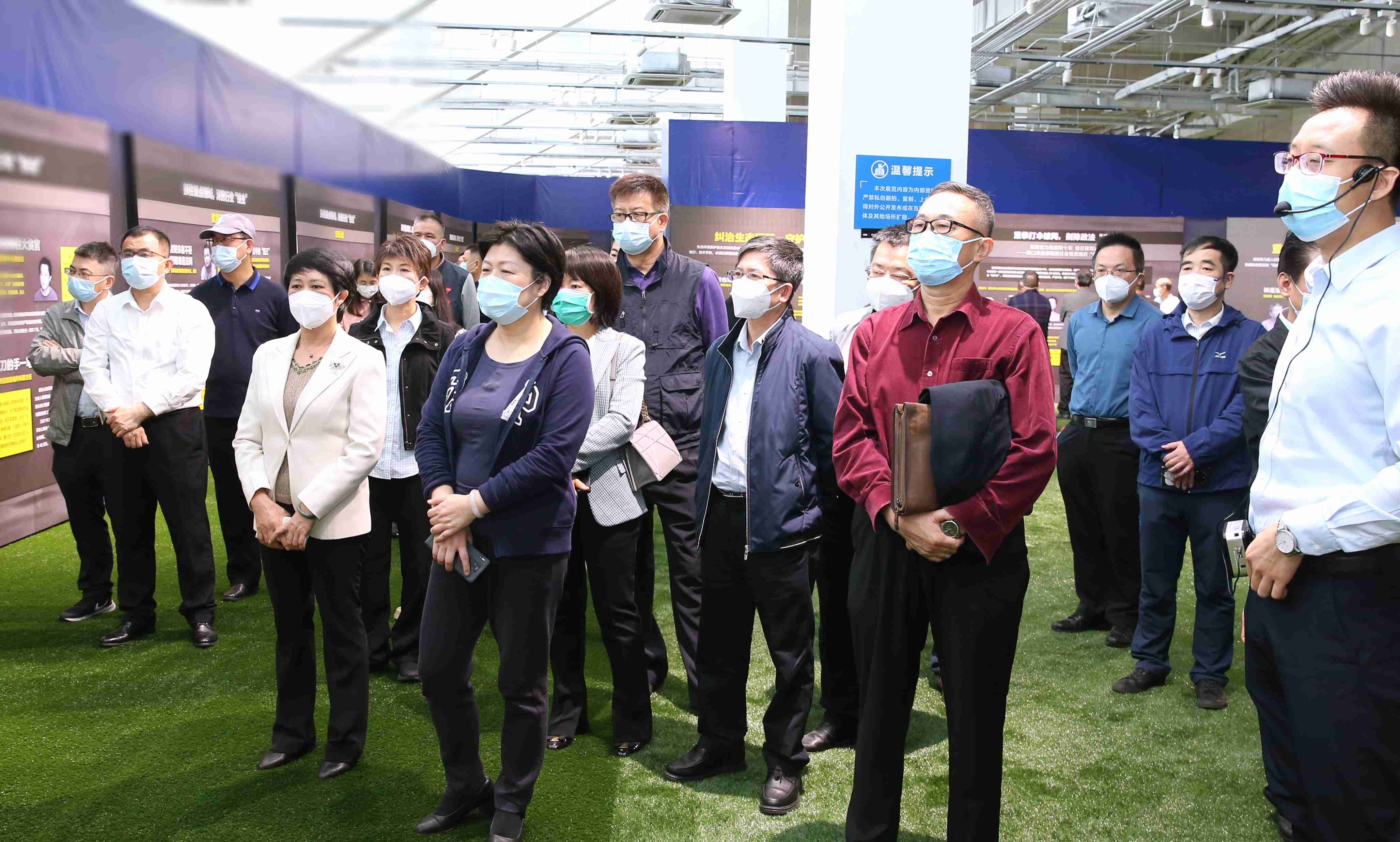 我校组织党员干部参观全省警示教育巡回展