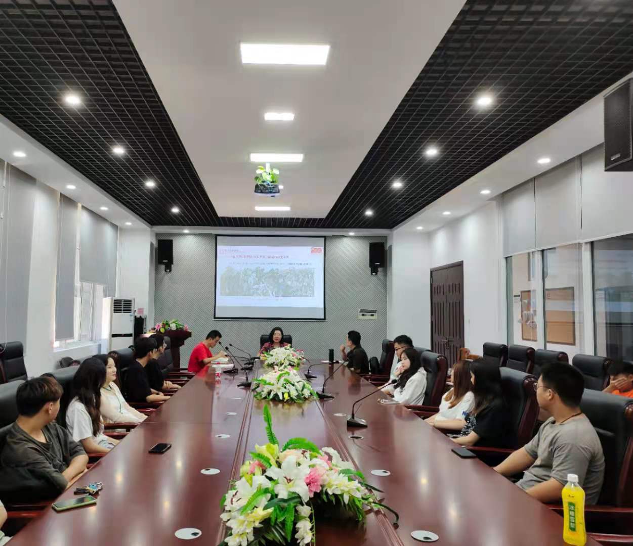 陕西师大冯民生教授、西安美院沈宝莲教授来我校讲学
