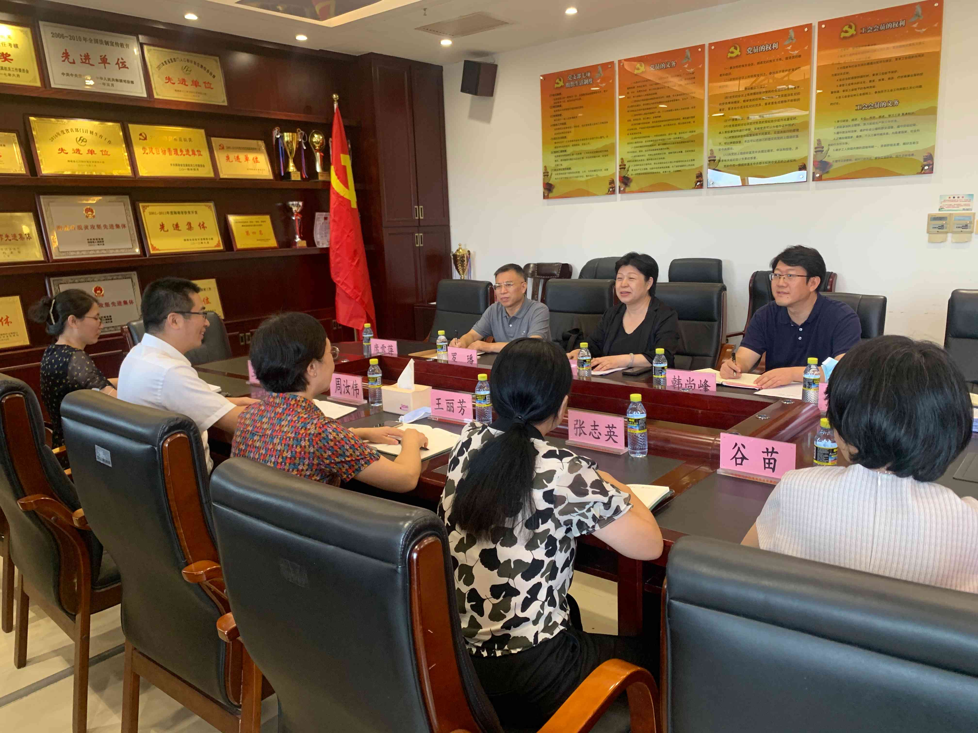 许玫到省委编办和省人社厅交流座谈