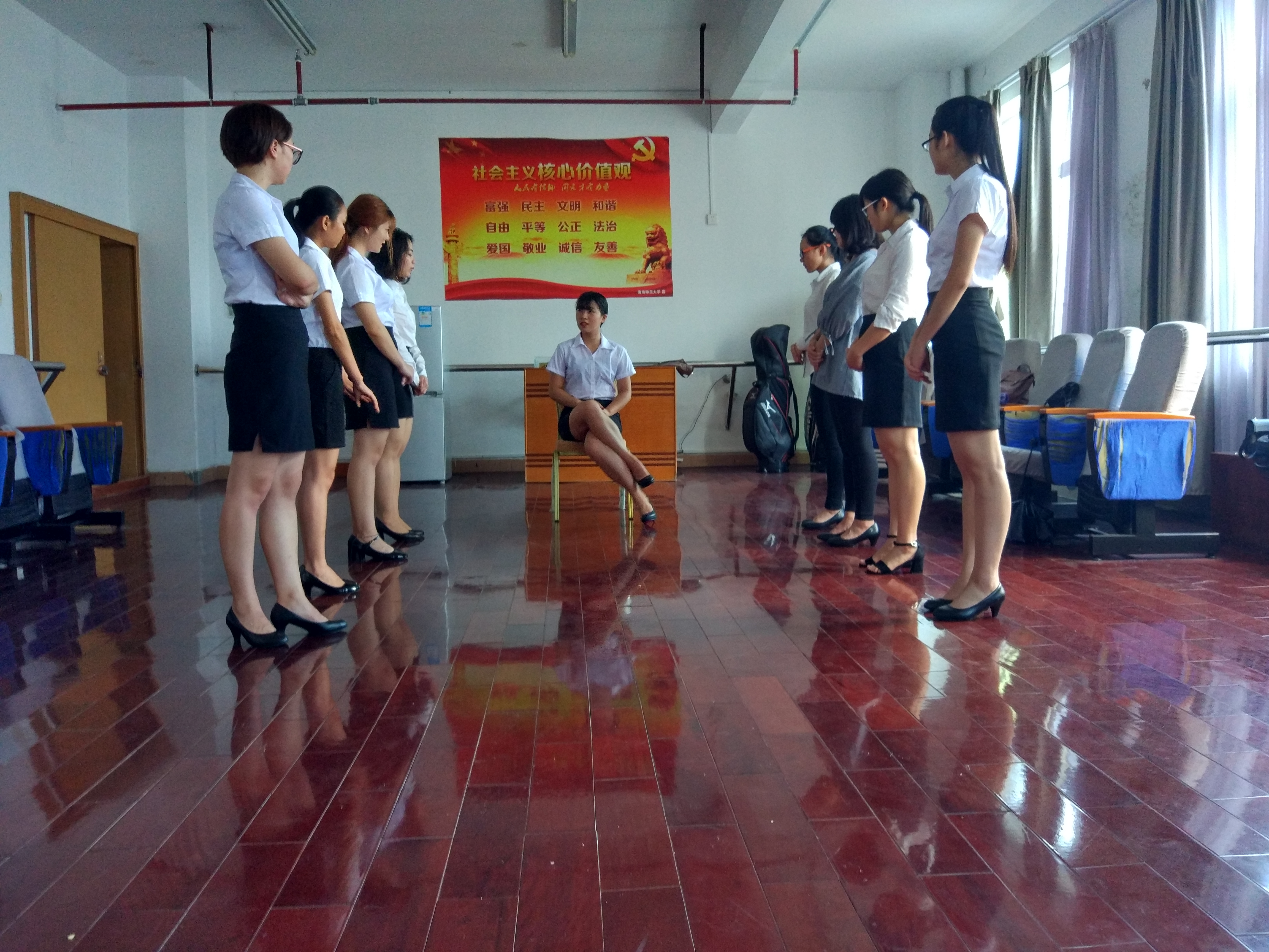 青年之声·旅游学院礼仪兴趣小组活动