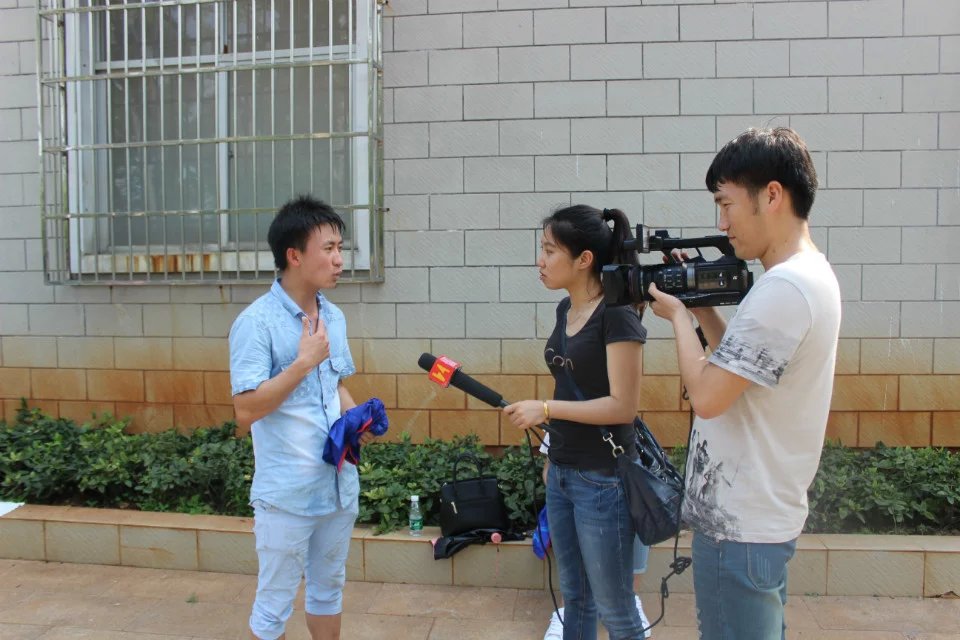 清明,用行动纪念先烈――记马克思主义学院青年志愿者清明节扫墓活动