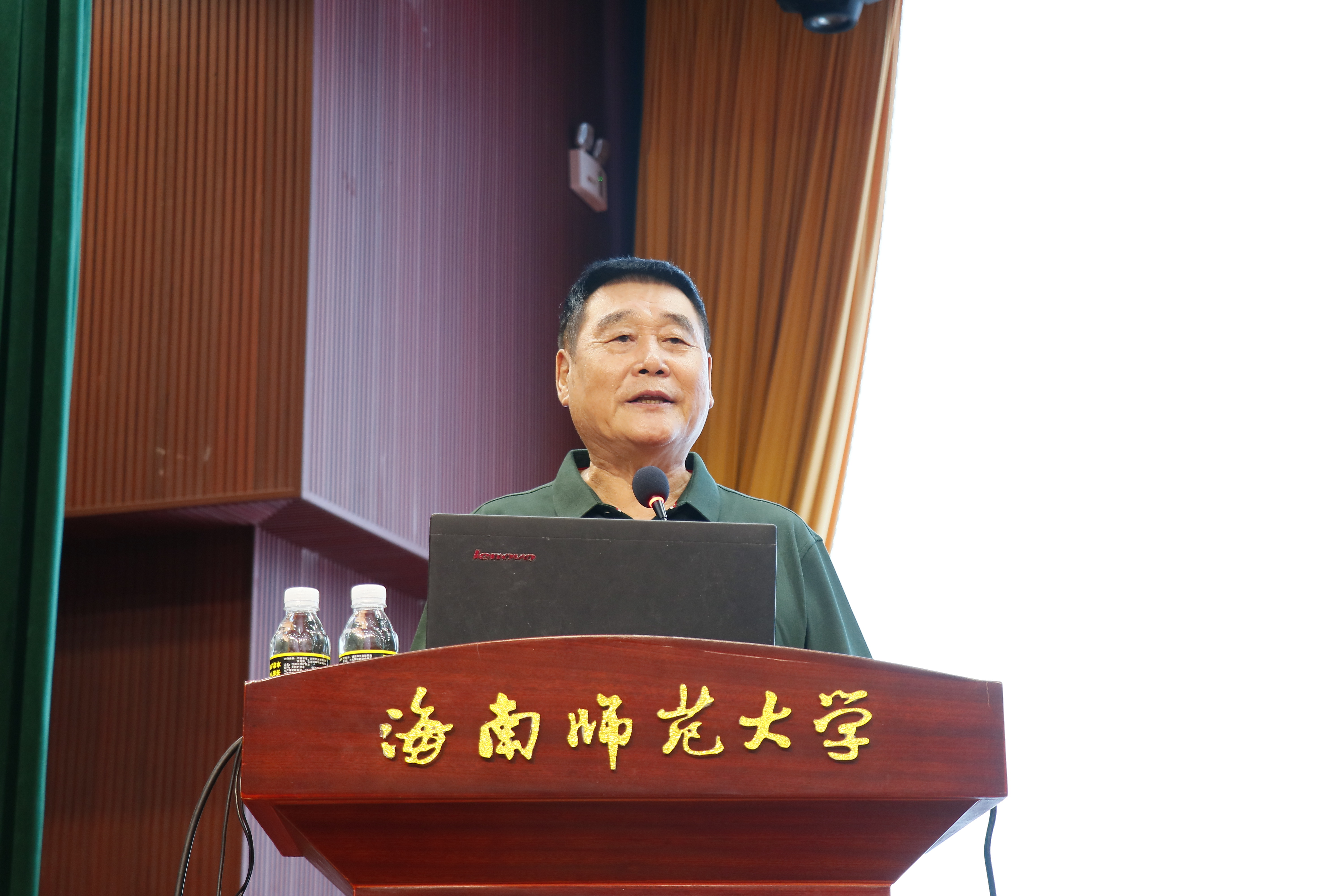 我校举办《把好法律与道德舵盘，走好守规矩的人生路》专题讲座