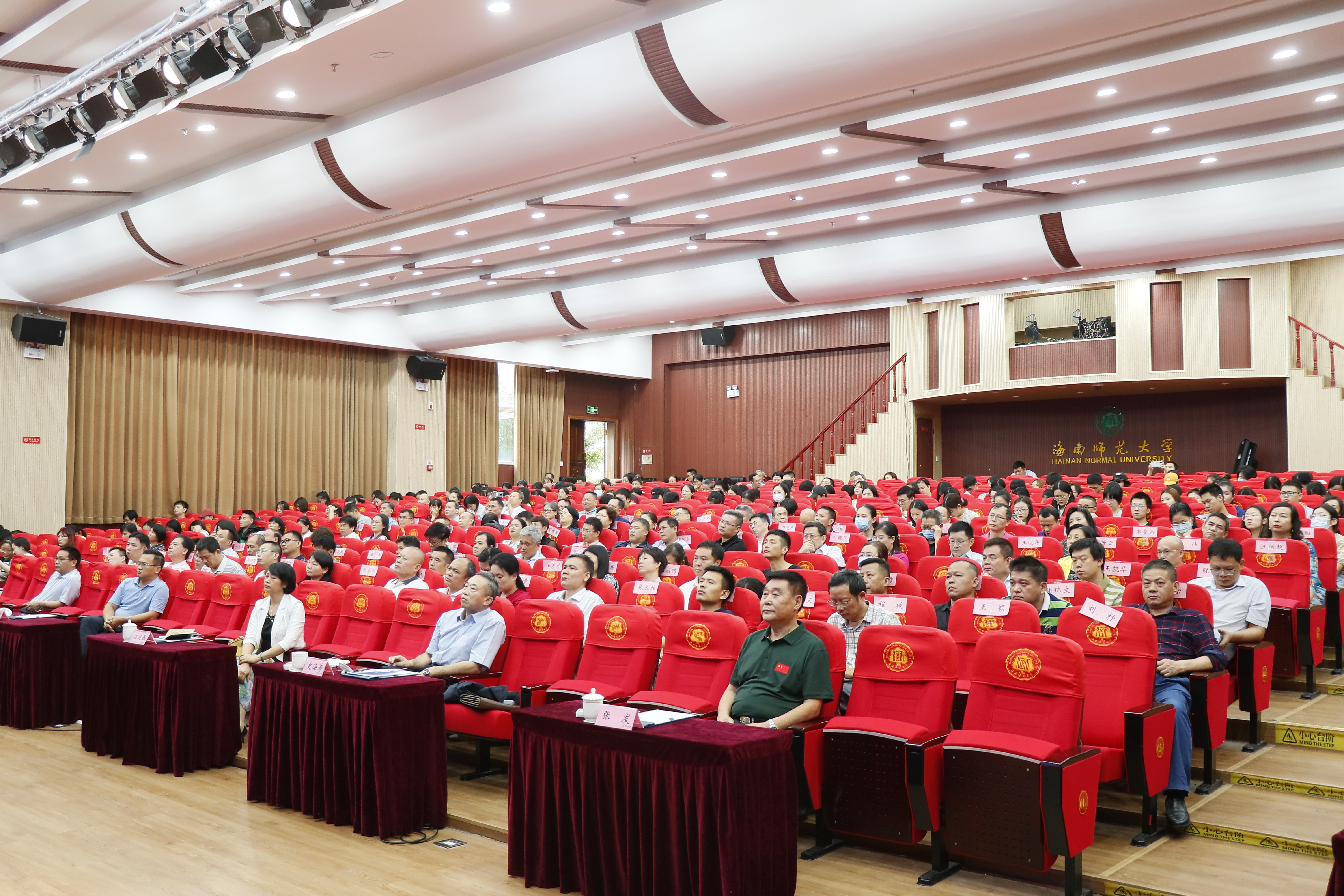 我校举办《把好法律与道德舵盘，走好守规矩的人生路》专题讲座