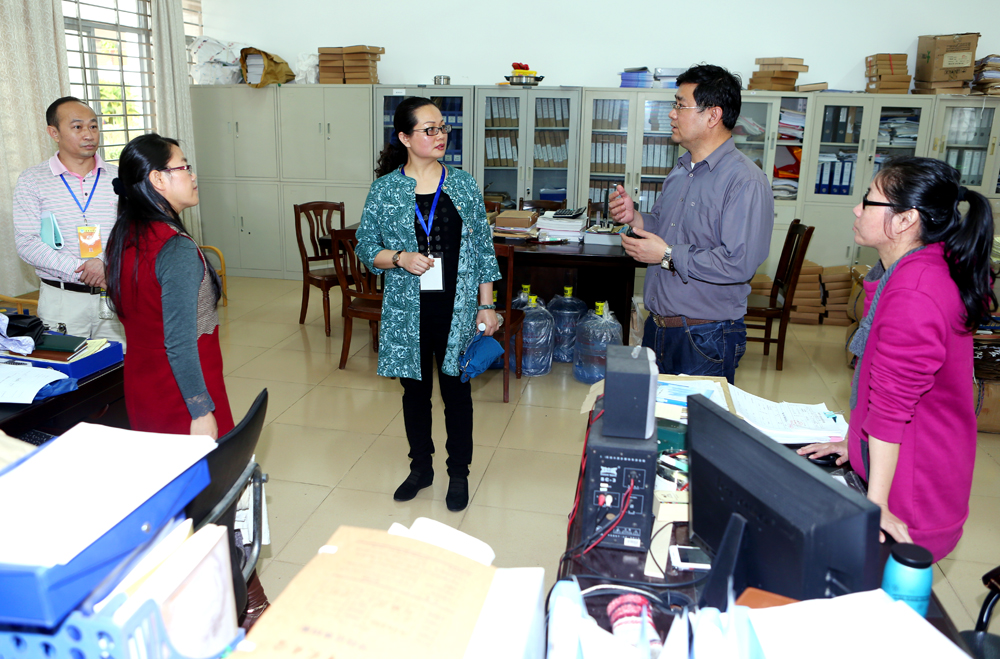 开学初校领导深入课堂巡查