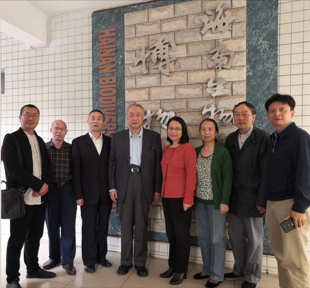 世界自然保护联盟（IUCN）理事会主席章新胜一行来我校调研