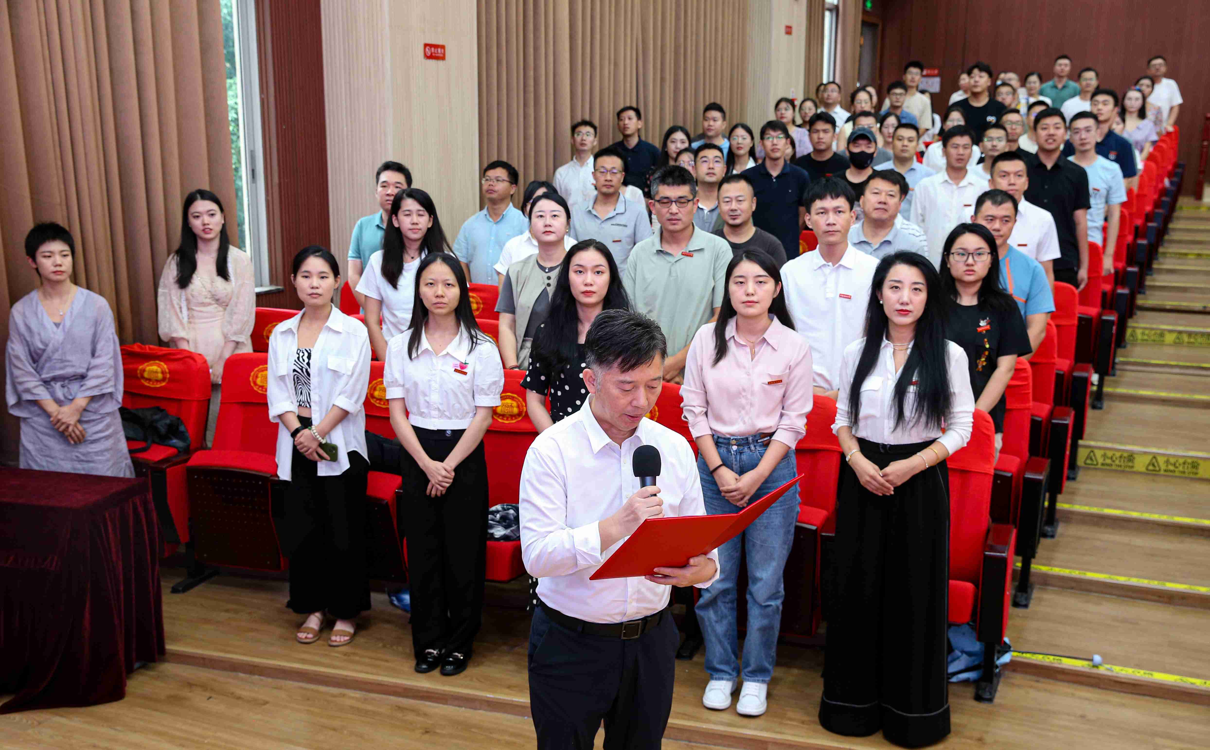 躬耕教坛 强国有我 海南师范大学召开庆祝第三十九个教师节大会