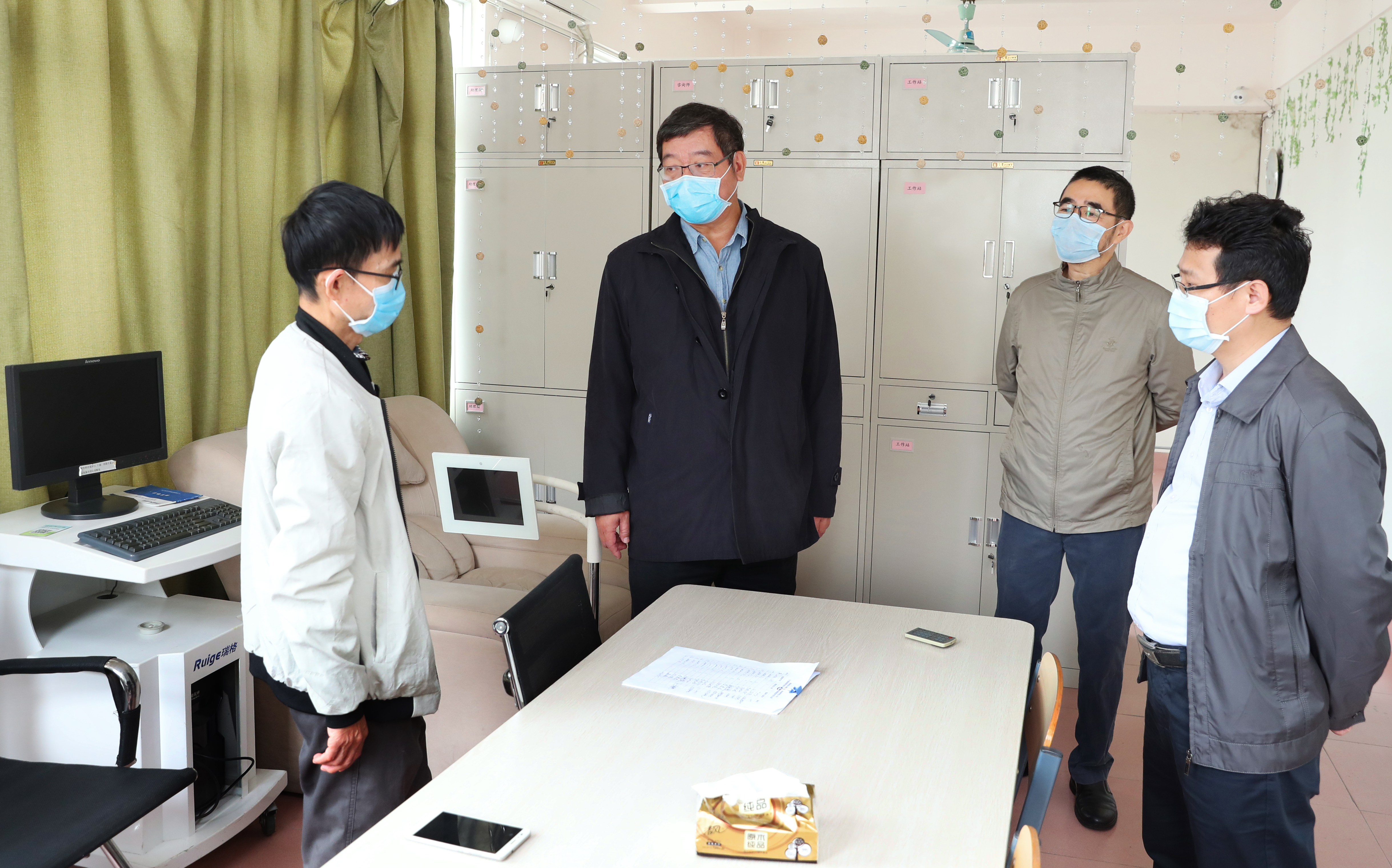 林强巡查校园防疫工作