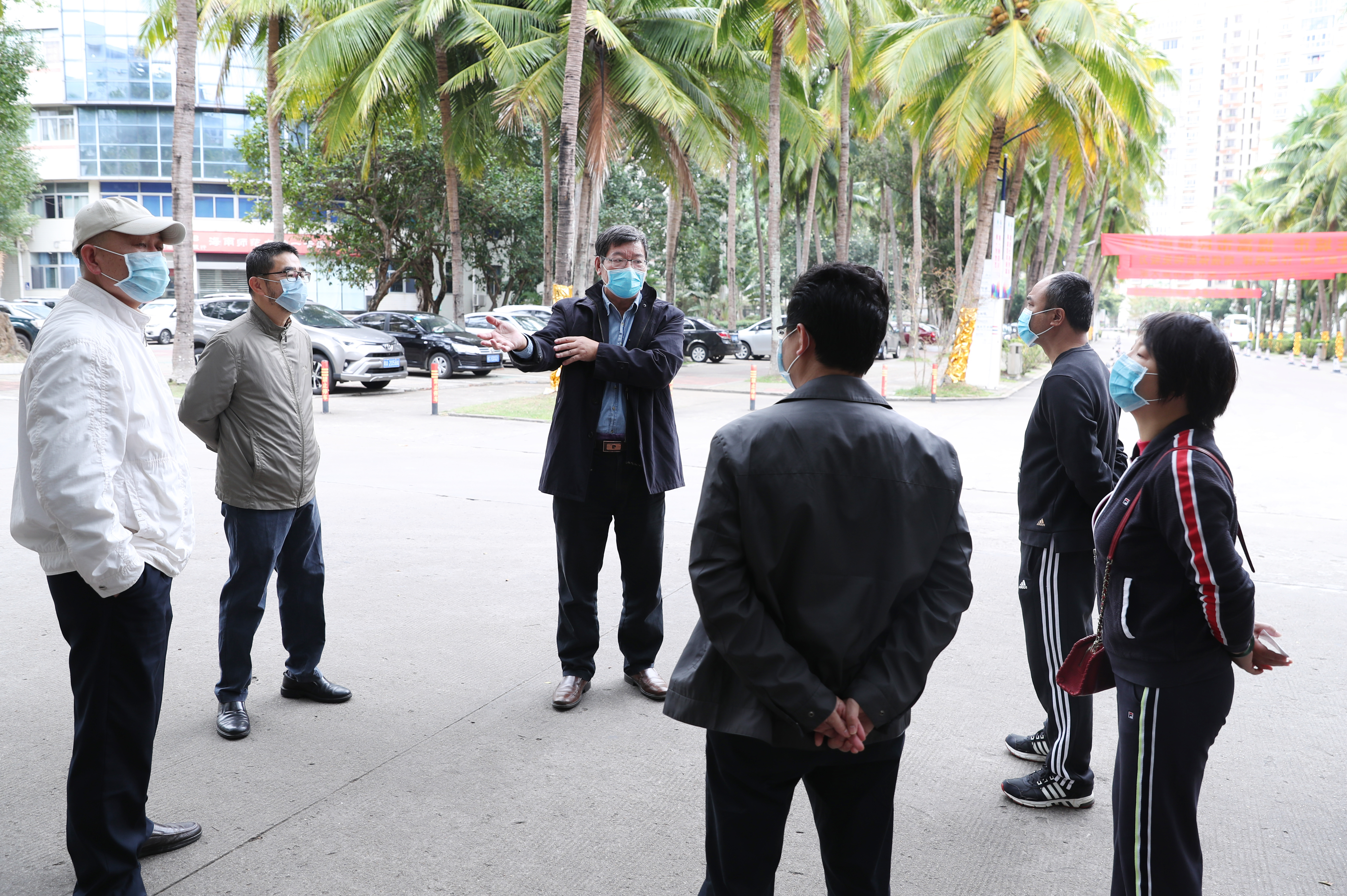 林强巡查校园防疫工作