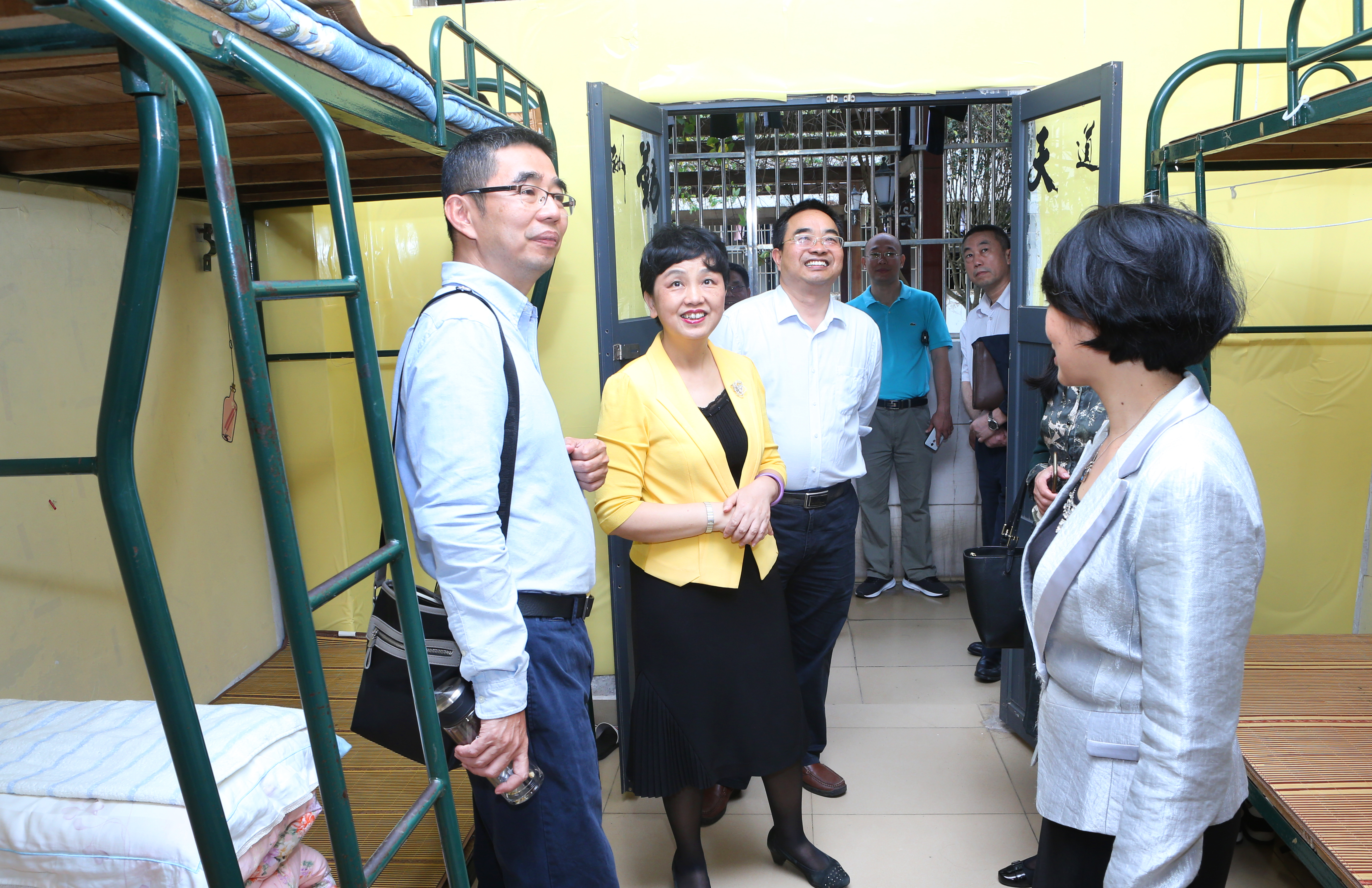 学校召开党委专题会议研究支持附属中学发展建设