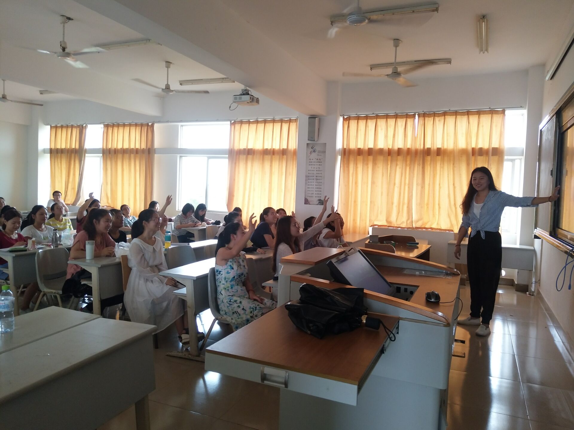 青年之声�q教育与心理学院开展禁毒宣传活动