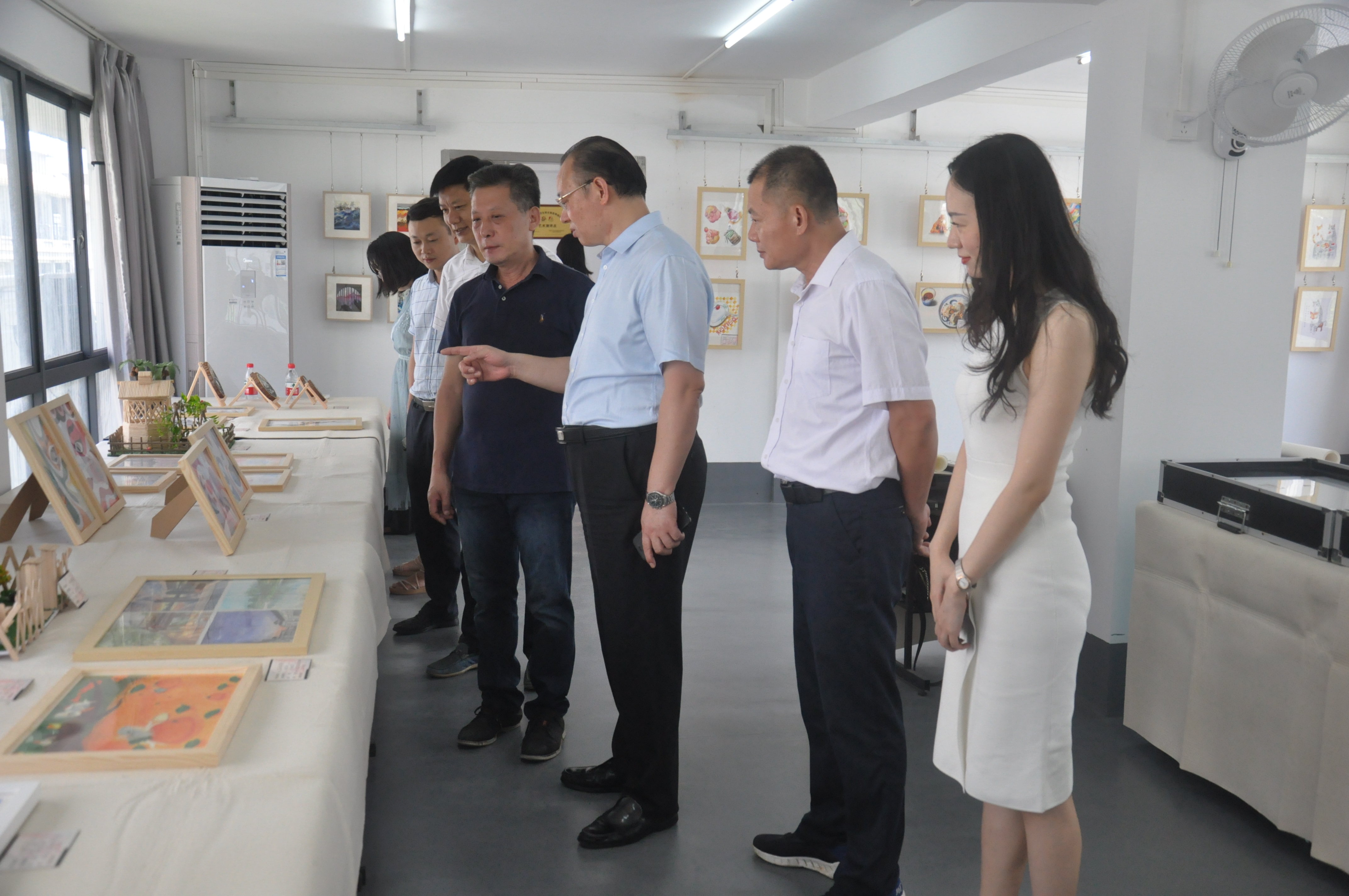 全国中小学生综合素质等级测评艺术测评点和沙画测评点在我校揭牌