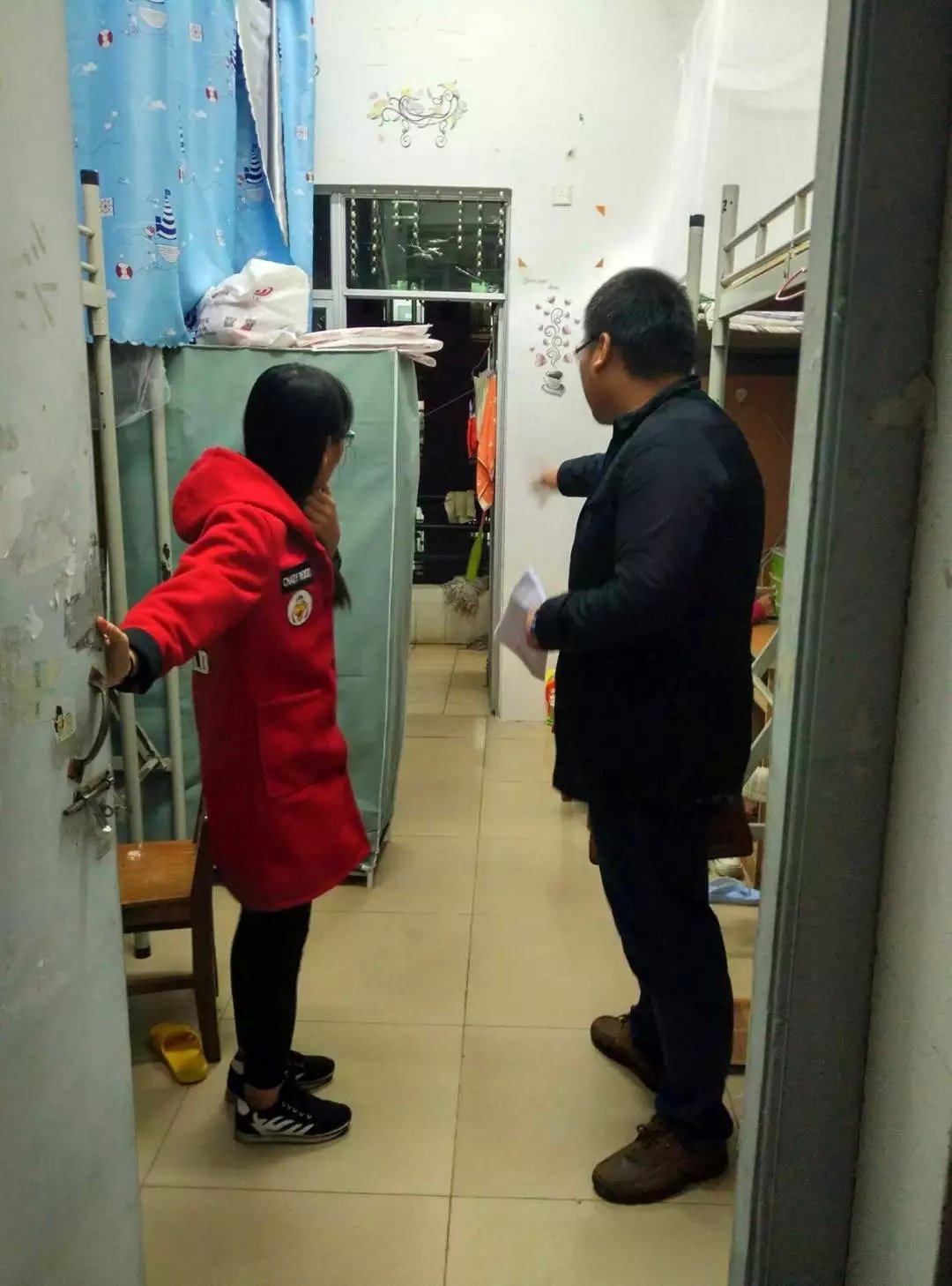 新学期 新气象――记外国语学院组织新学期走学生宿舍