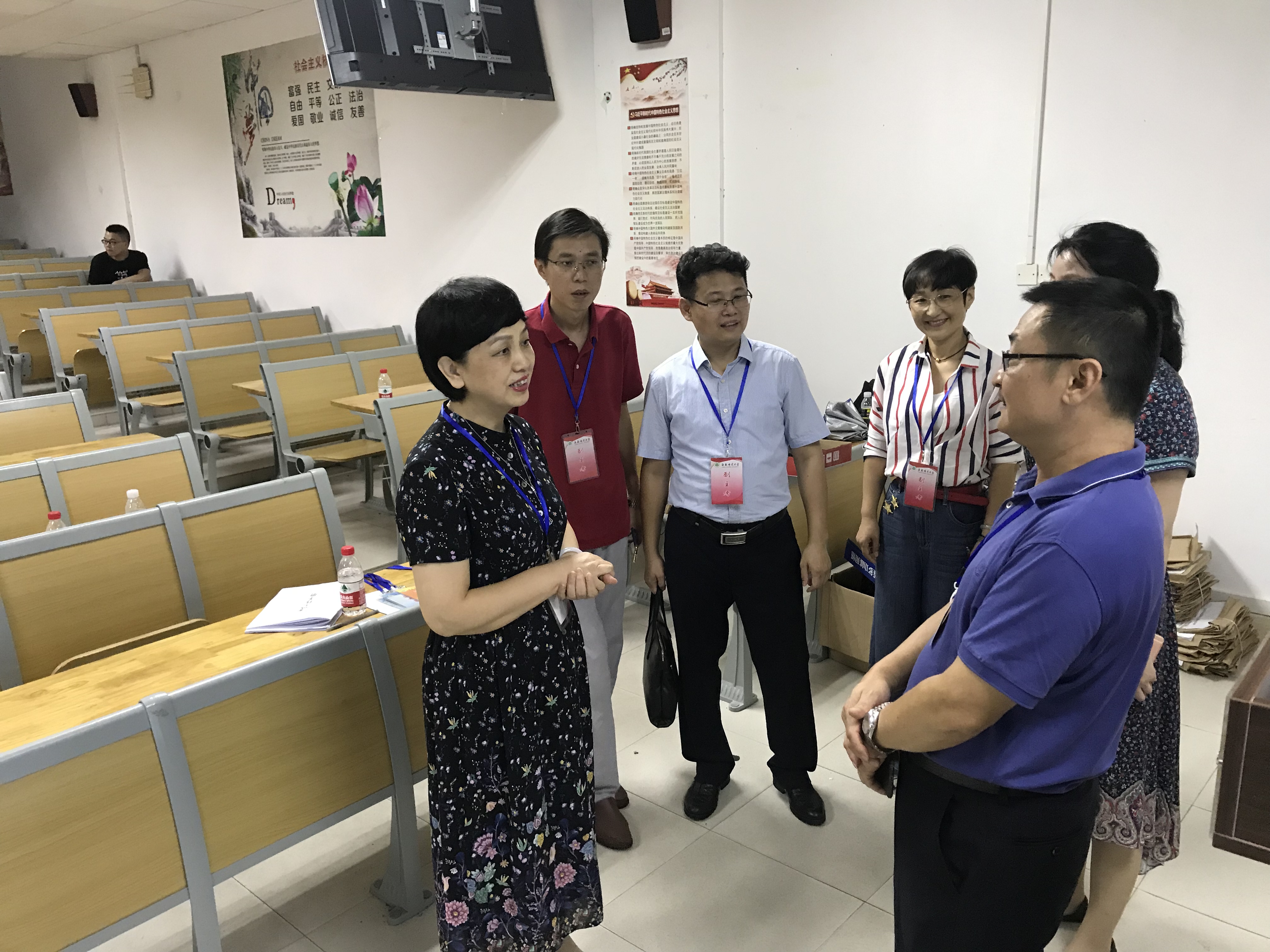 校领导巡视检查大学英语四六级考试工作