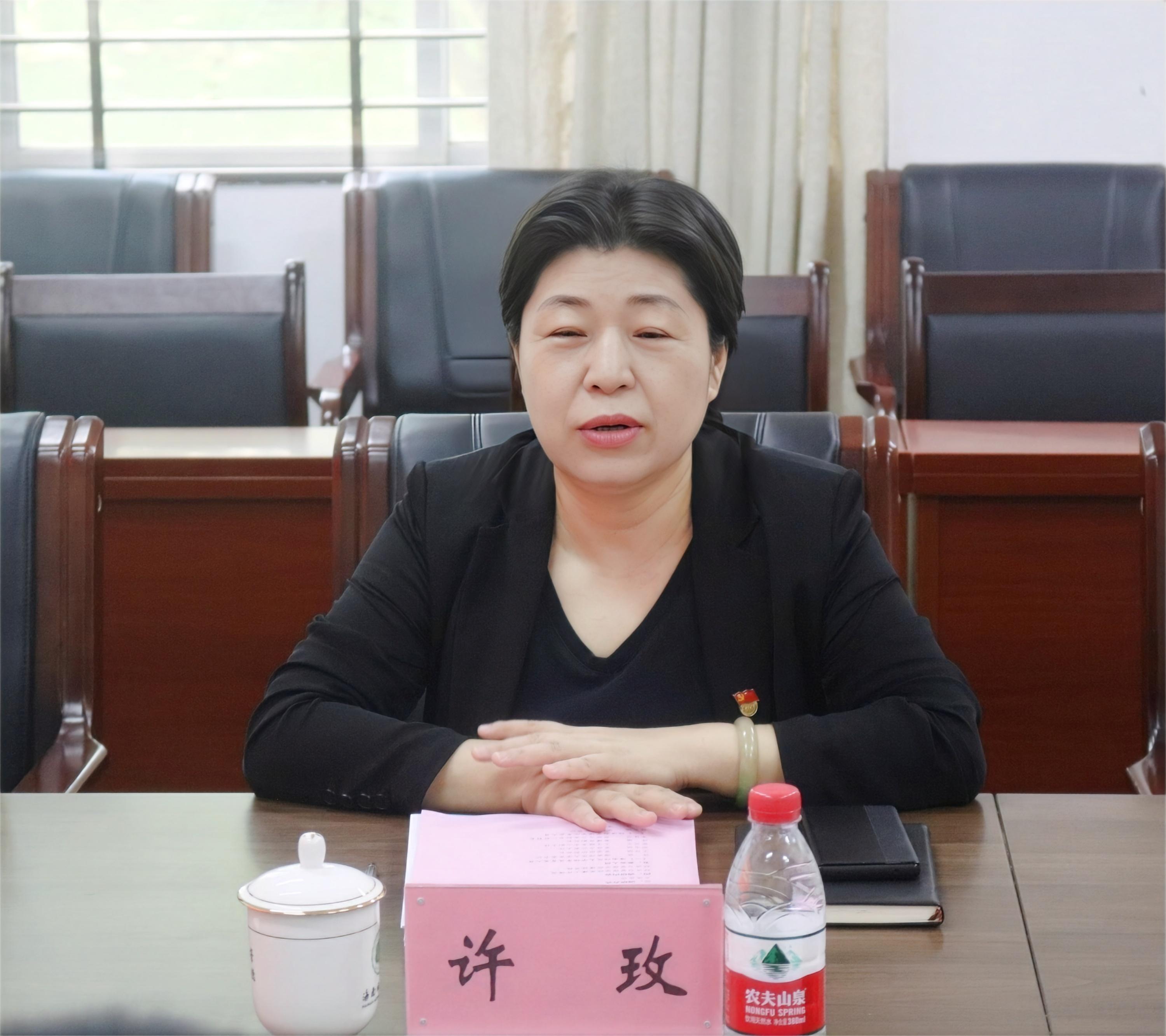 许玫一行到经济与管理学院开展党建工作调研