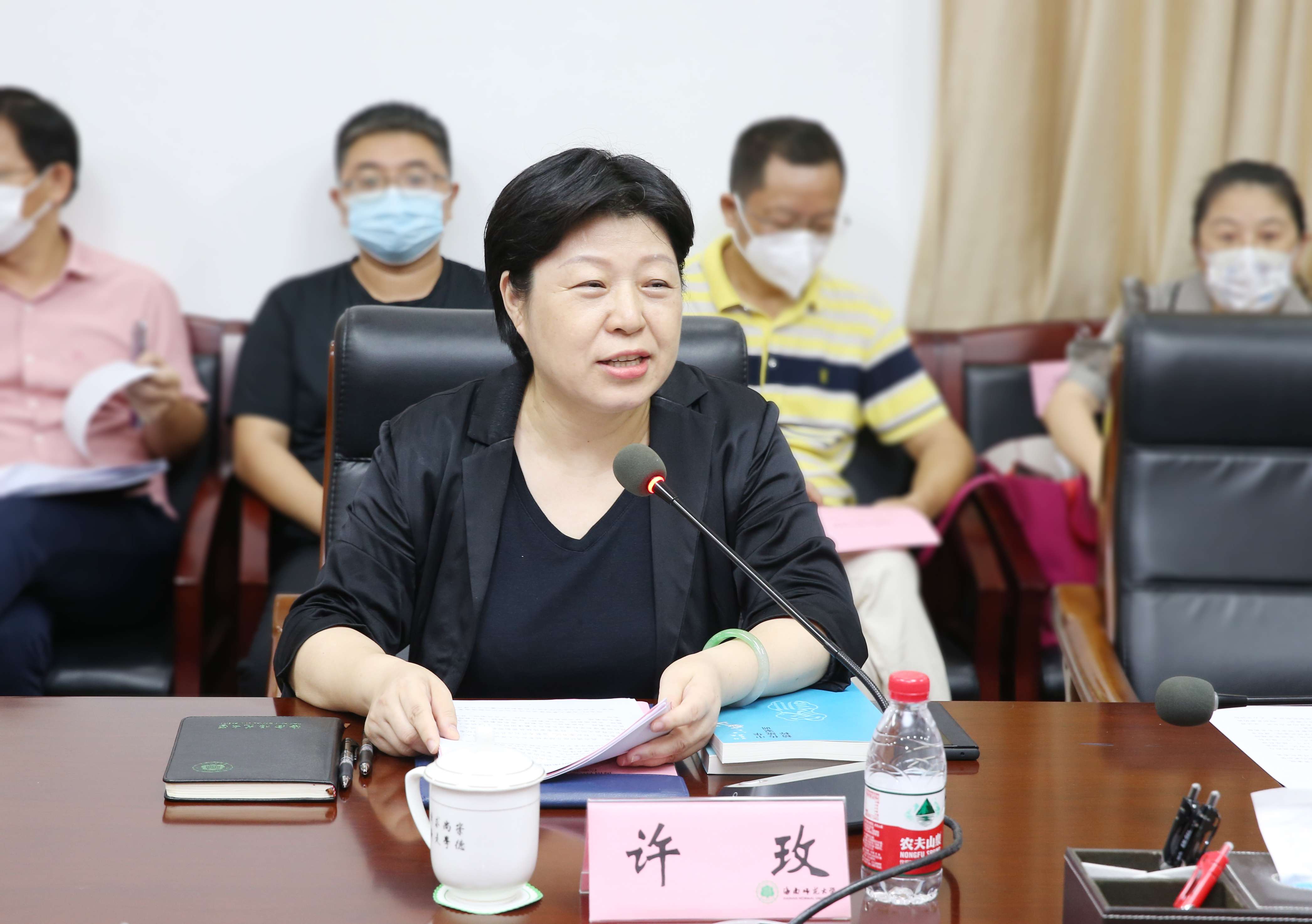 海南省纪委常委郑文静一行到我校调研座谈