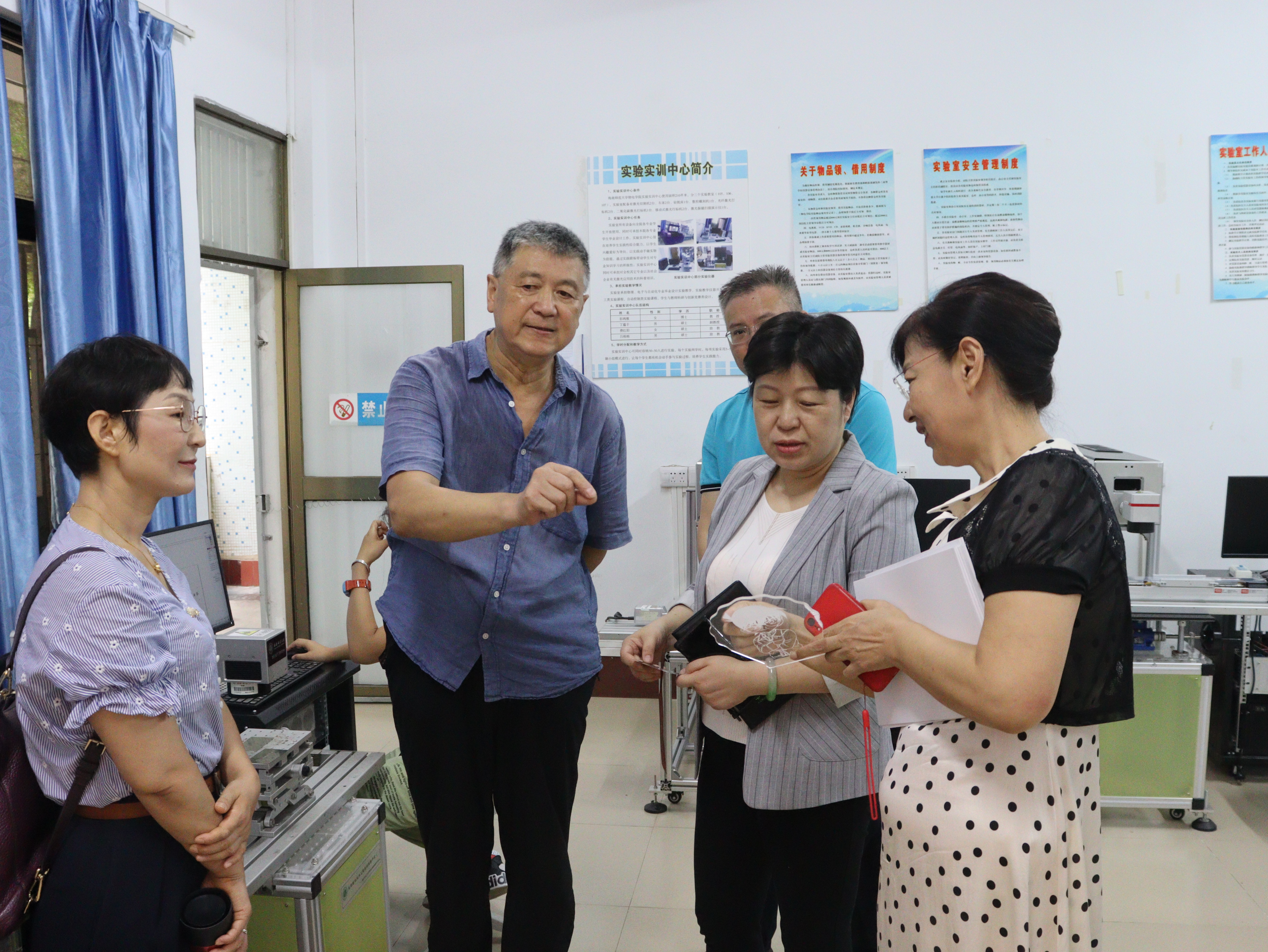 许玫到物理与电子工程学院调研