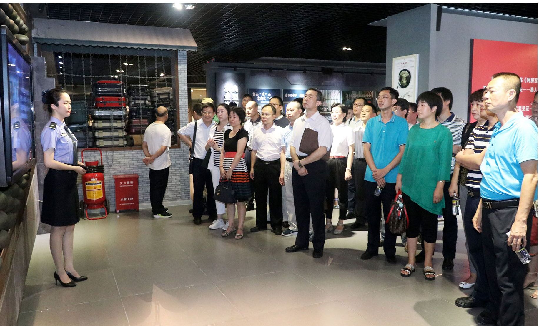 我校组织干部赴海口监狱反腐倡廉警示教育基地参观