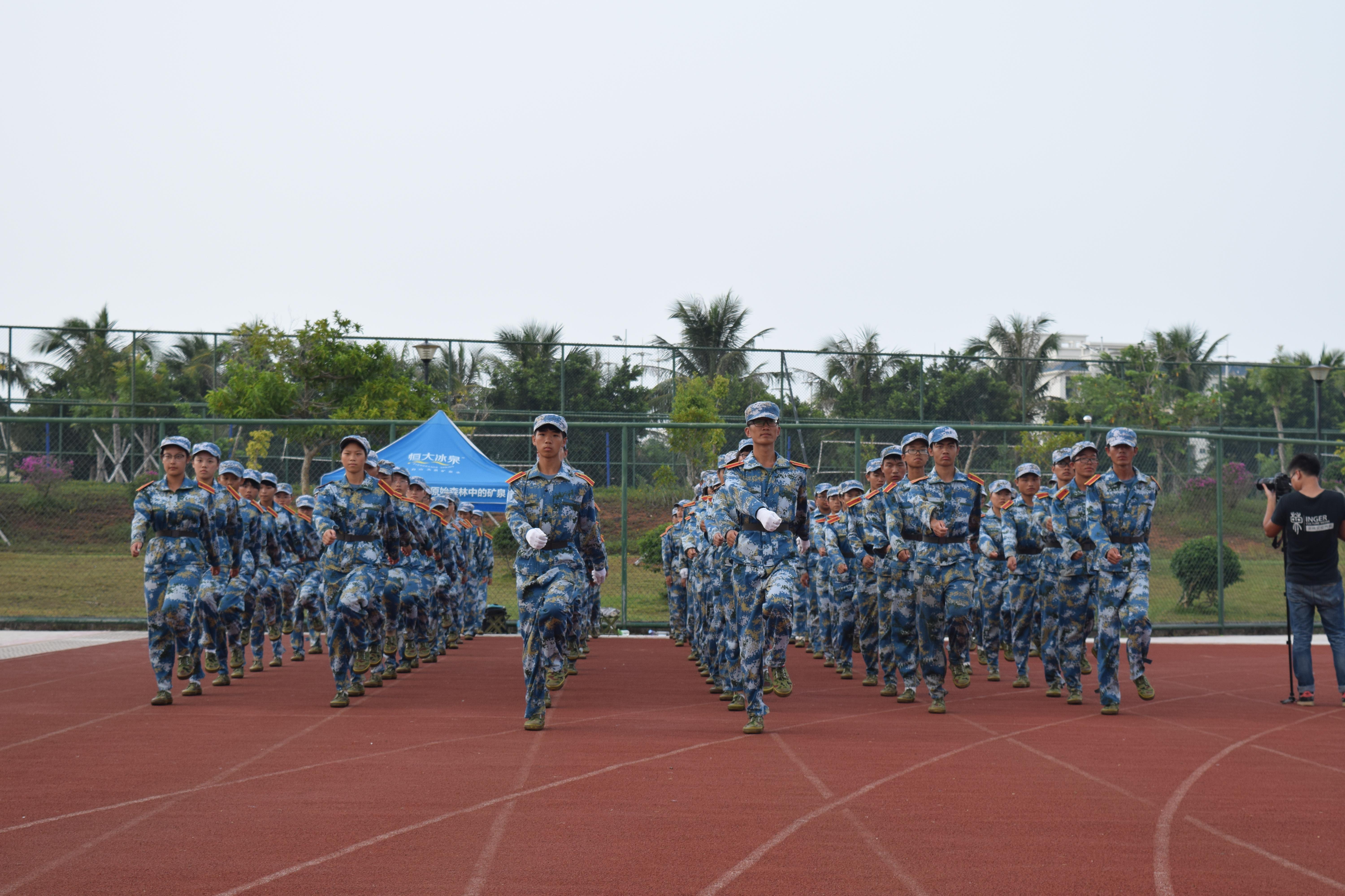 烈日炎炎，“迷彩”豪气不减