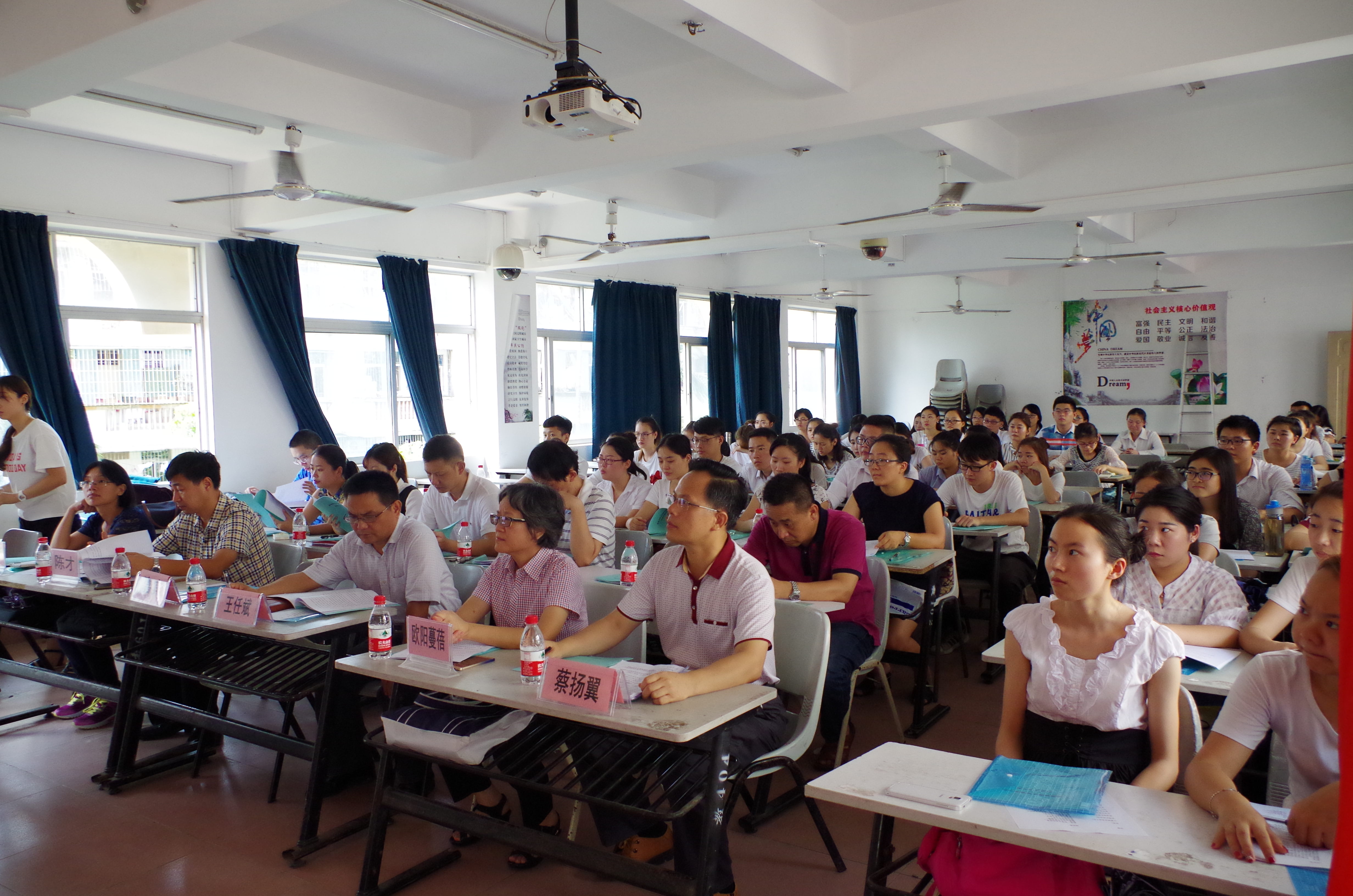 旅游学院党员大会圆满落幕