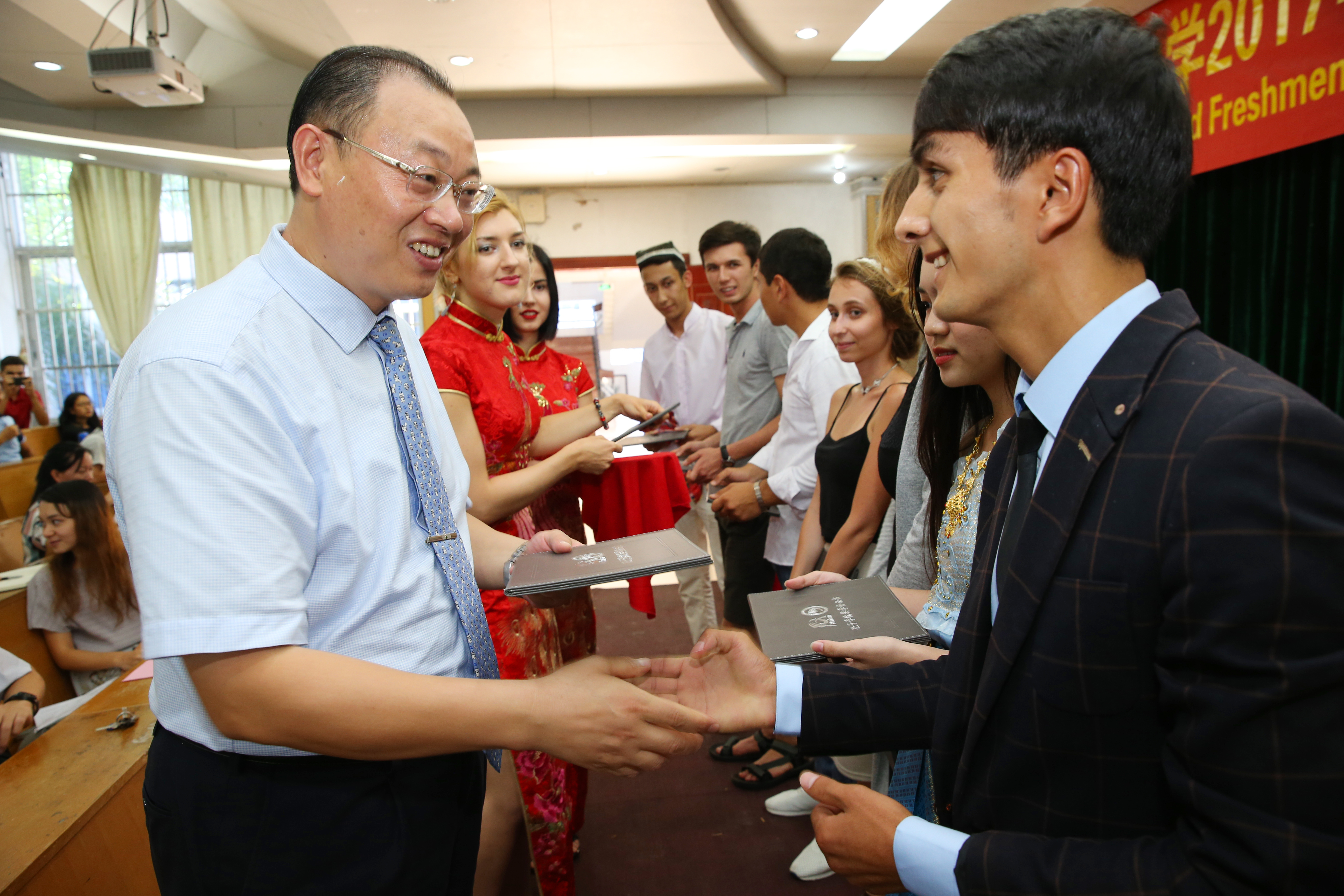 38国200多名国际学生入海师学习