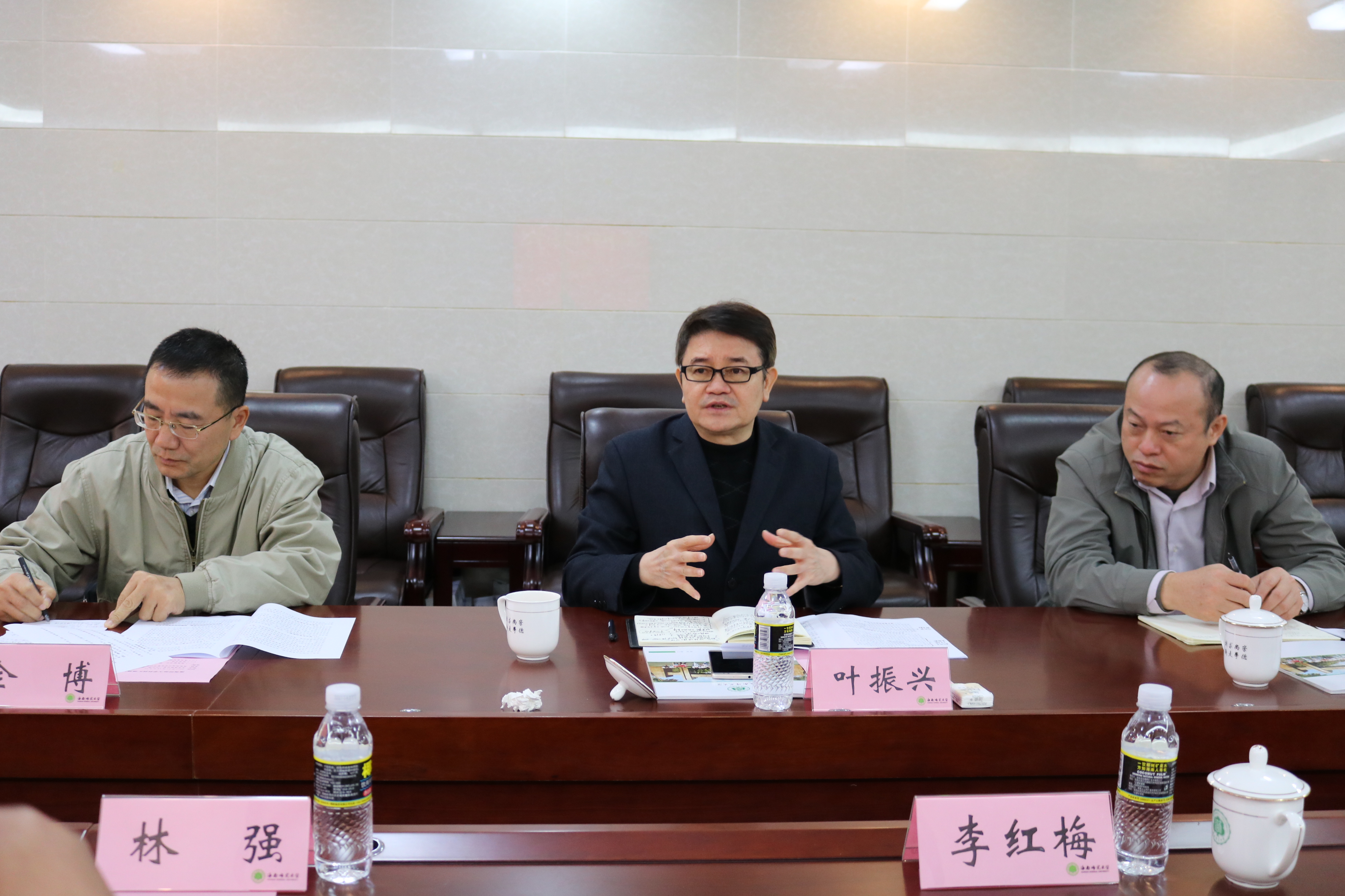 省科技厅党组书记叶振兴一行指导我校科技工作