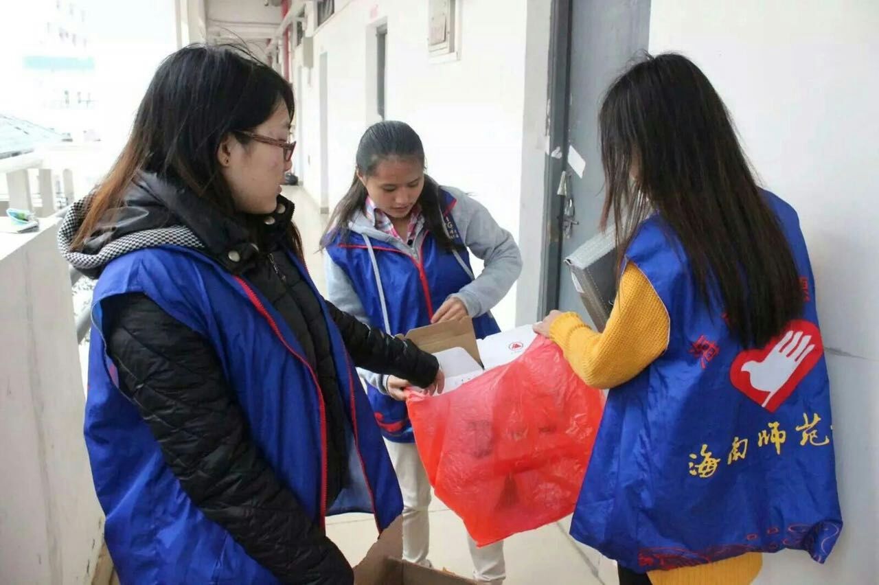 节约从我做起――记马克思主义学院“雷锋月”系列活动之“校园便民”活动