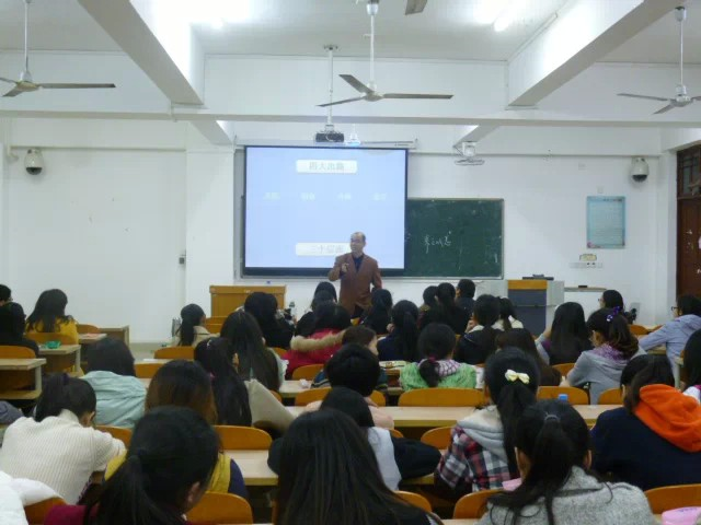 外国语学院举办毕业生就业指导讲座