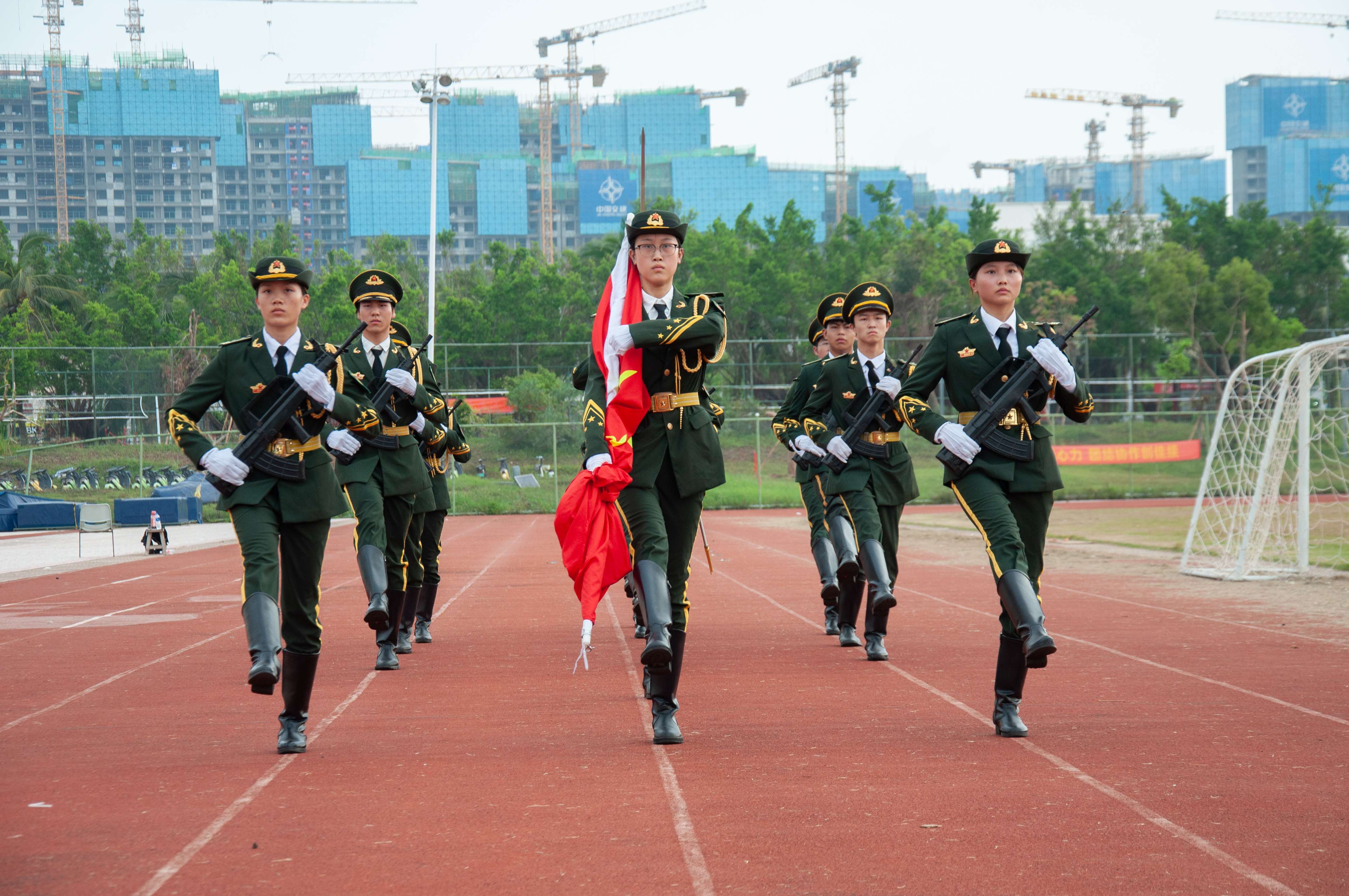 海南师范大学举行庆祝新中国成立75 周年升旗仪式