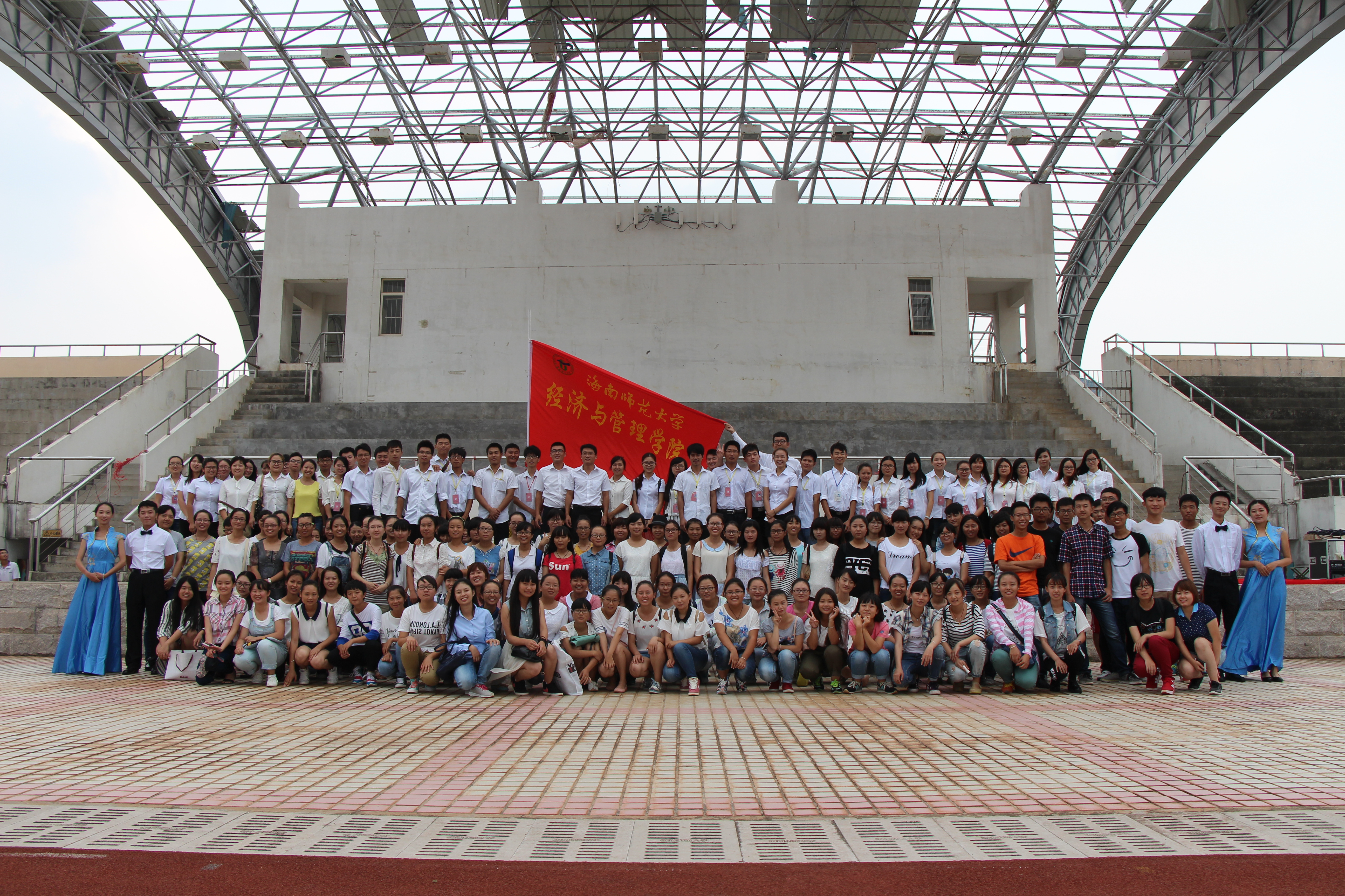 增强学生体质，创建活力校园——记经济与管理学院“三走”活动启动仪式暨第一届田径运动会开幕式 