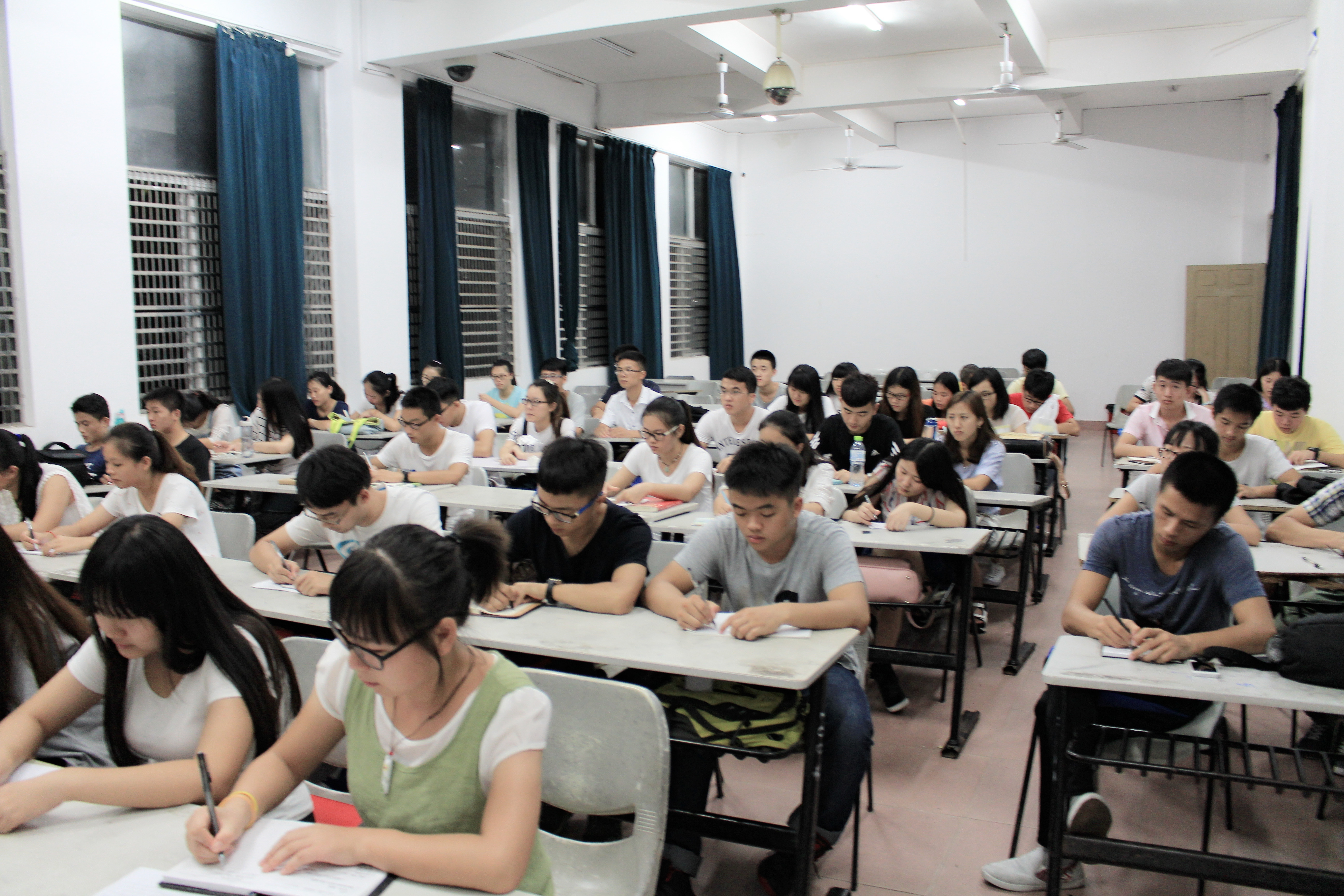 知礼明德 明礼修身——记物理与电子工程学院大学生文明礼仪教育活动启动仪式
