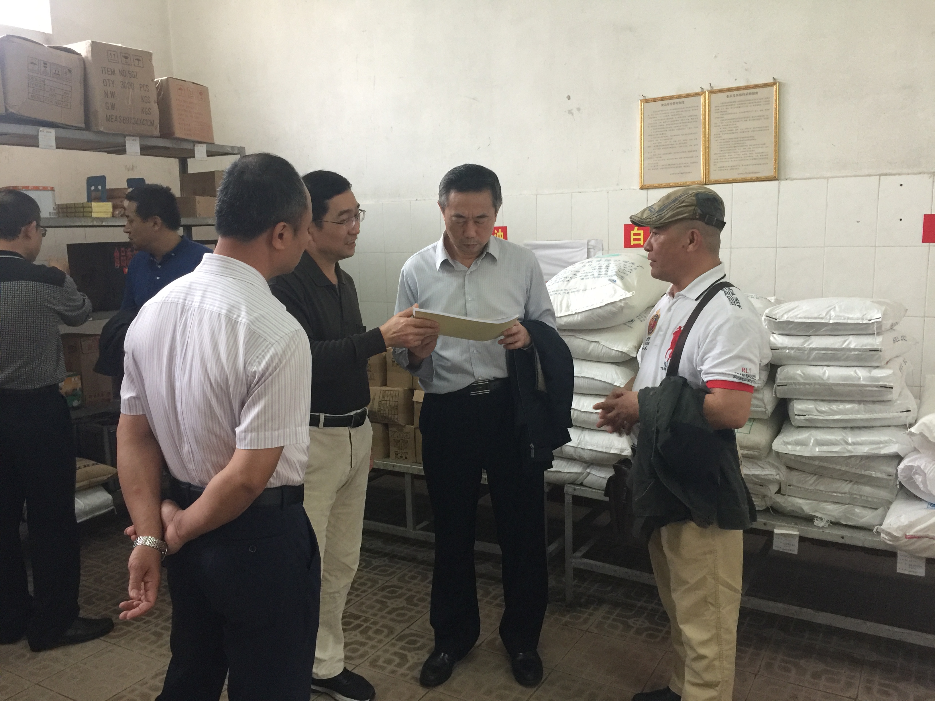 李红梅书记等校领导视察开学情况
