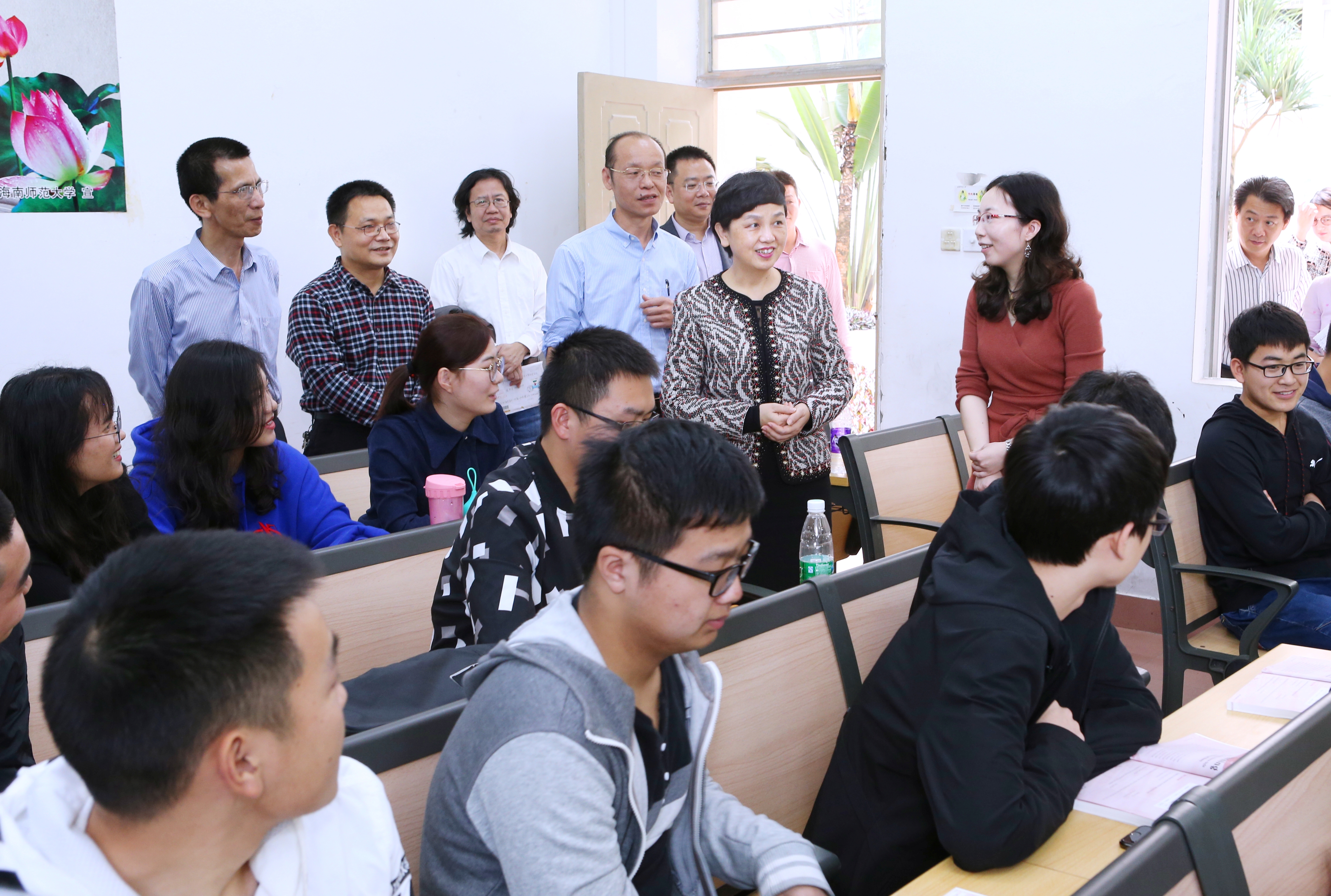 李红梅书记等校领导视察开学情况