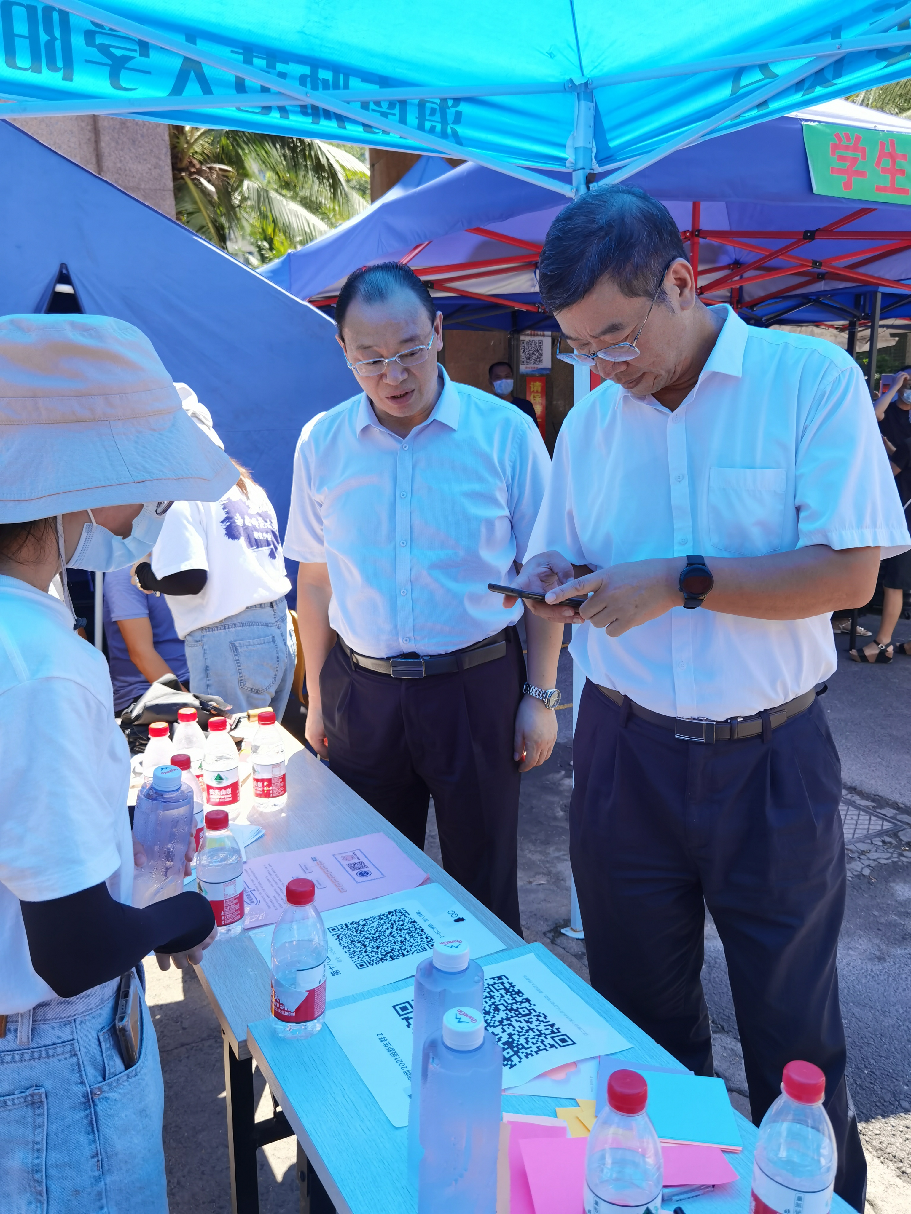 李红梅、林强看望2021级研究生新生